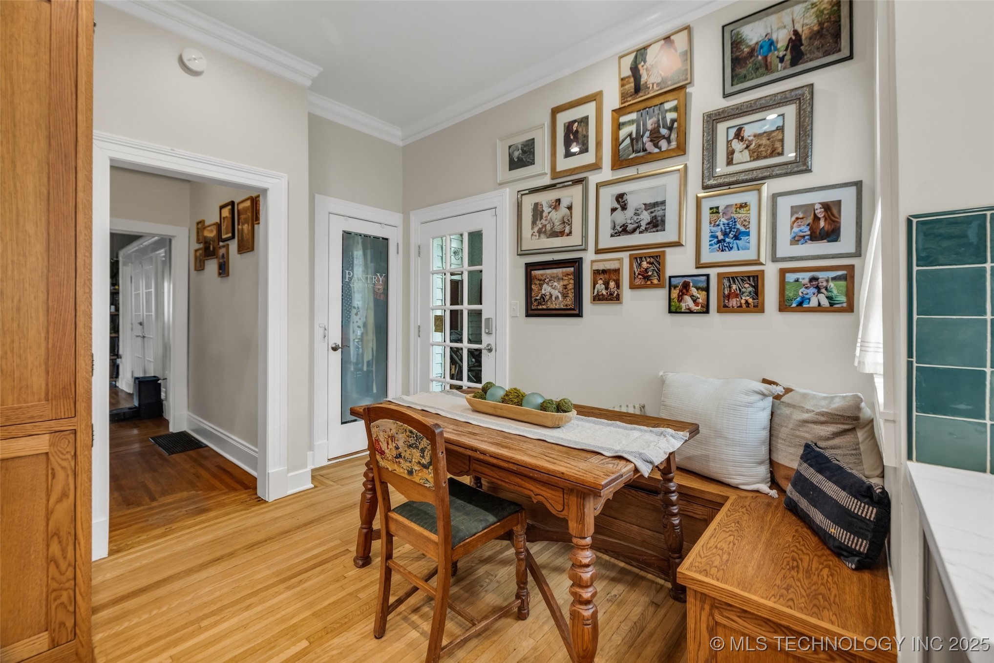 1006 E 17th Place