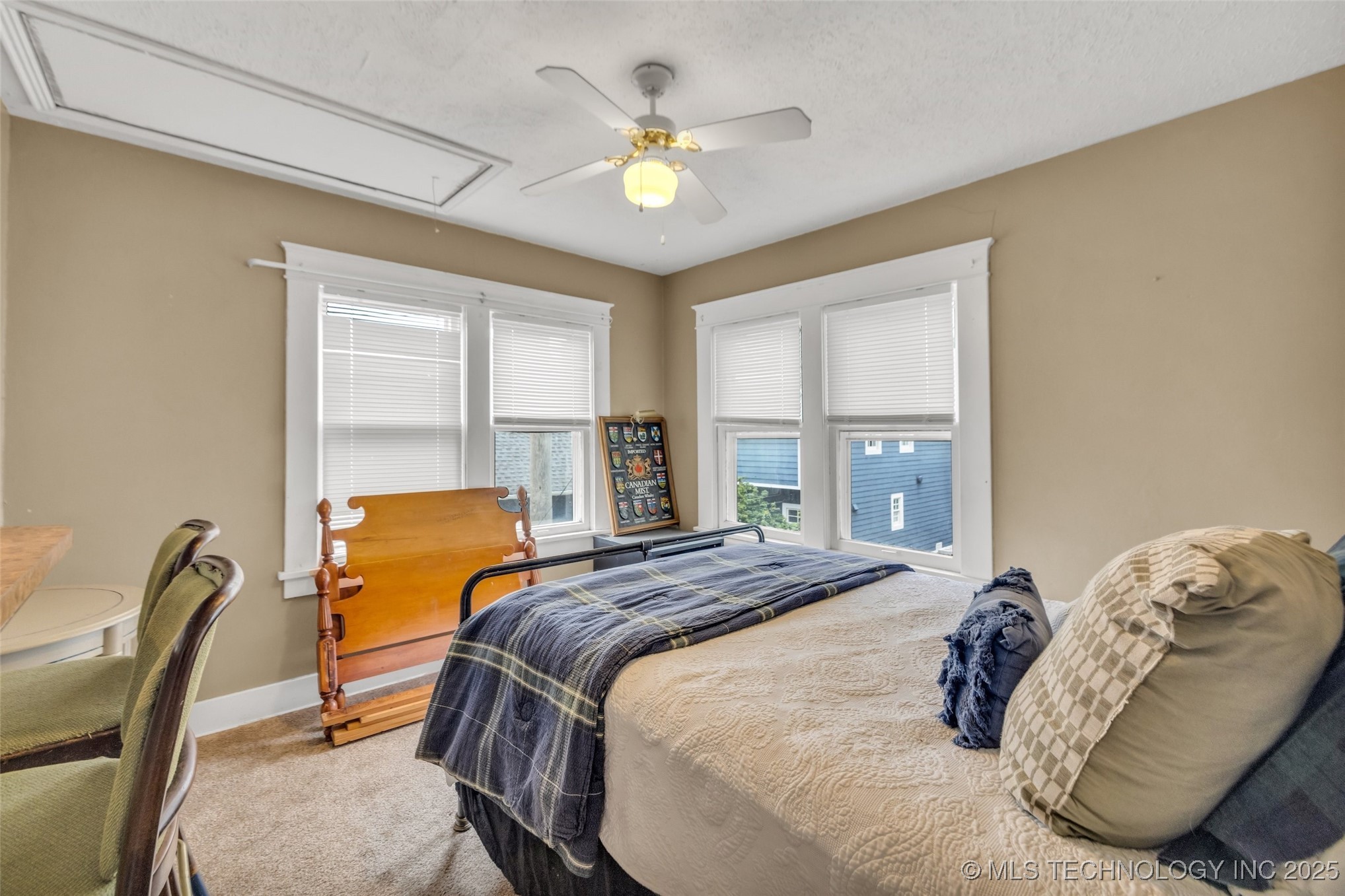 1006 E 17th Place