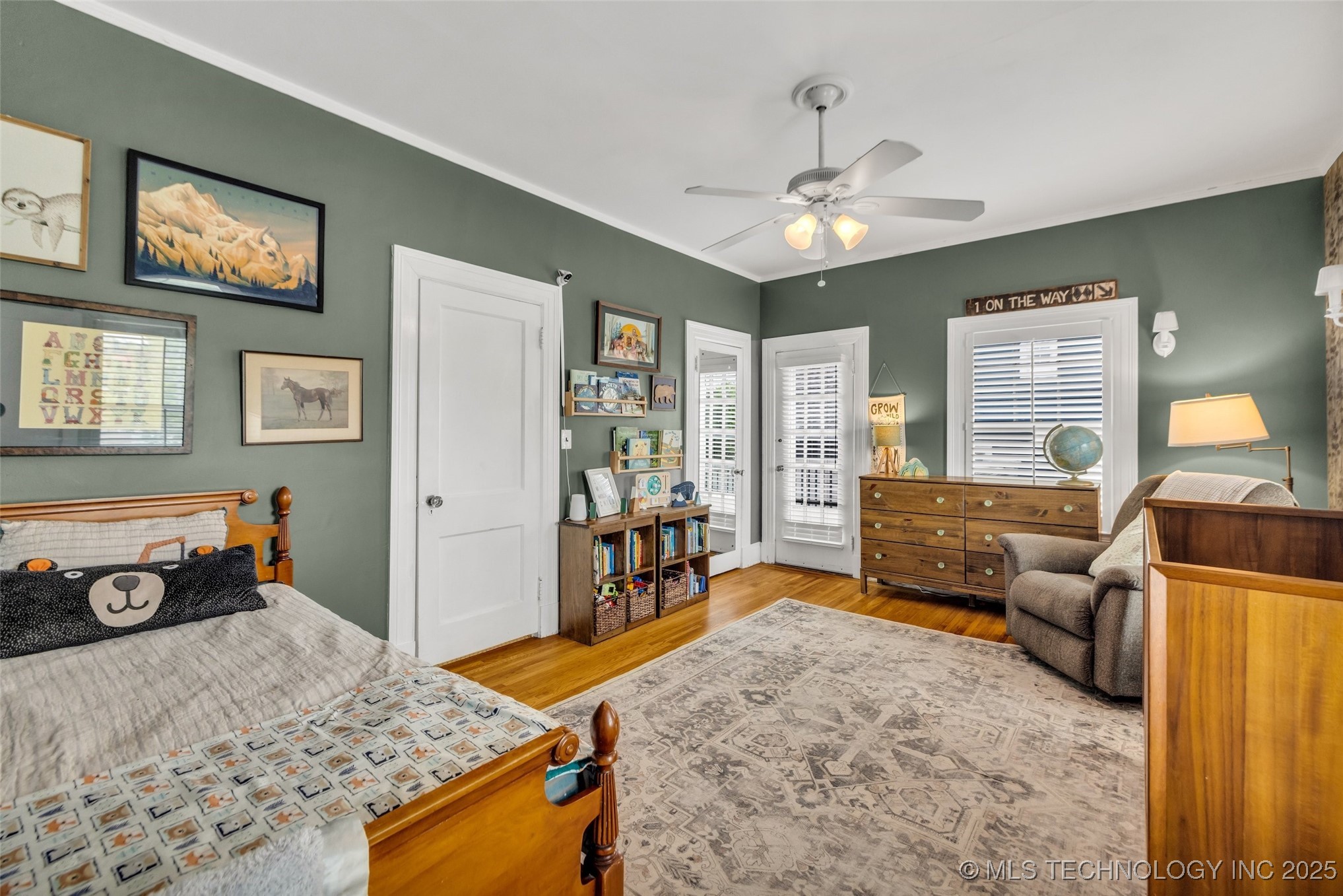 1006 E 17th Place