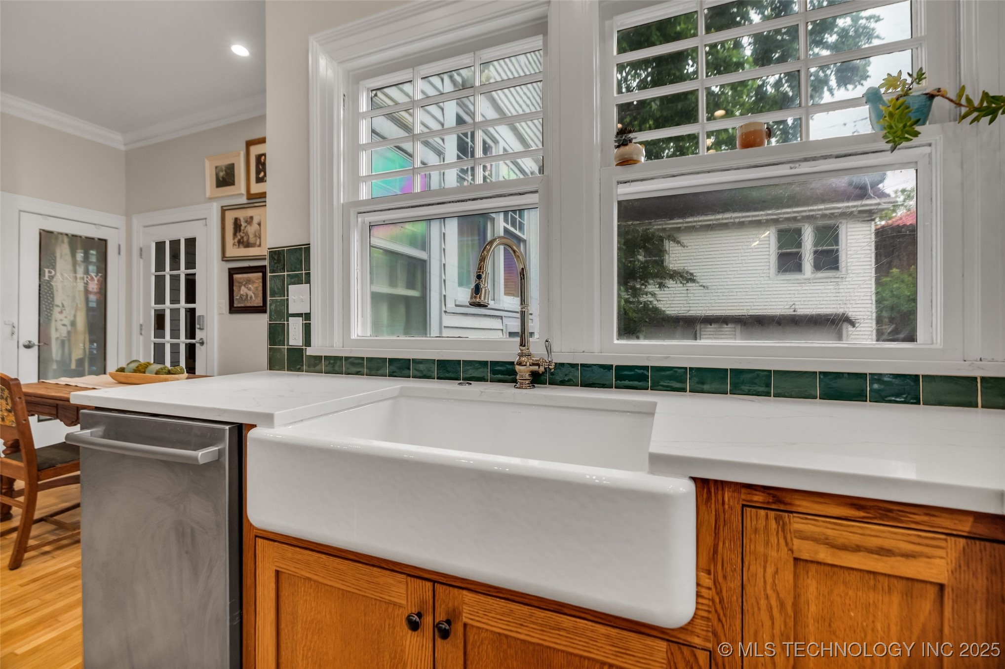 1006 E 17th Place