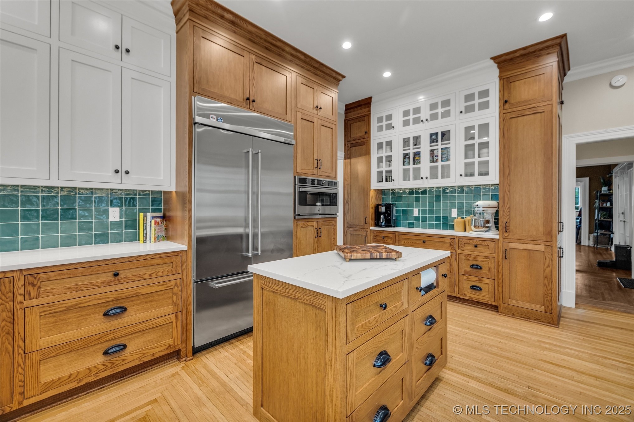 1006 E 17th Place