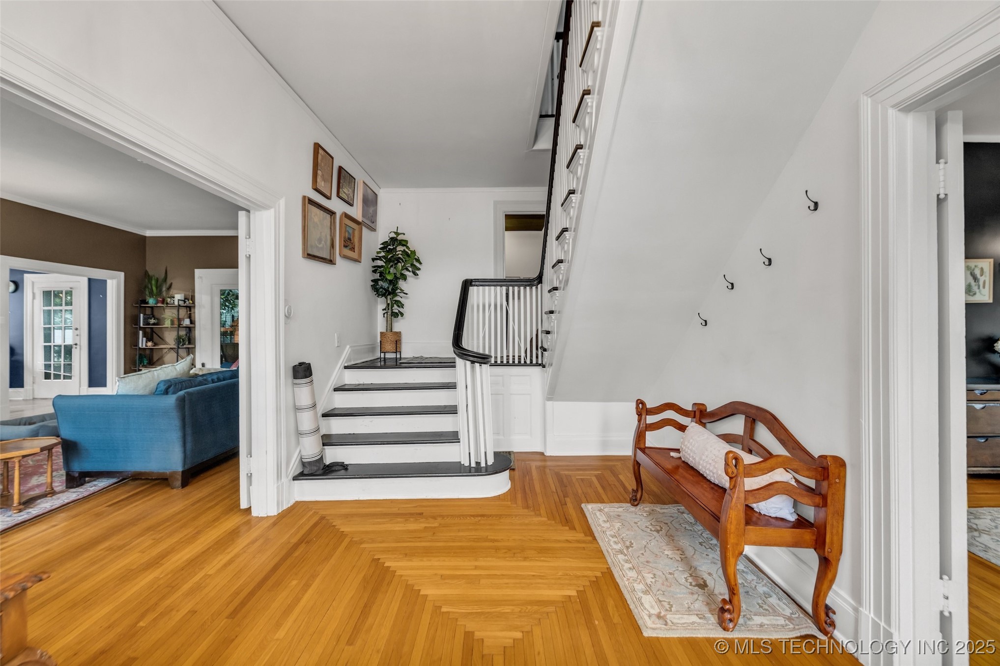 1006 E 17th Place