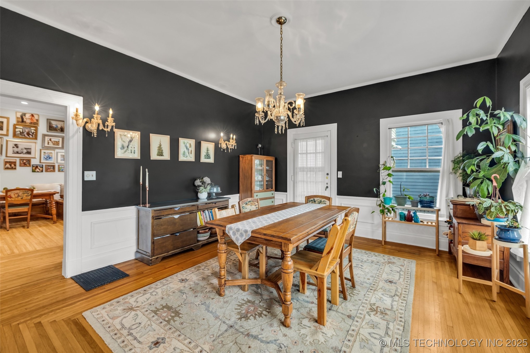 1006 E 17th Place