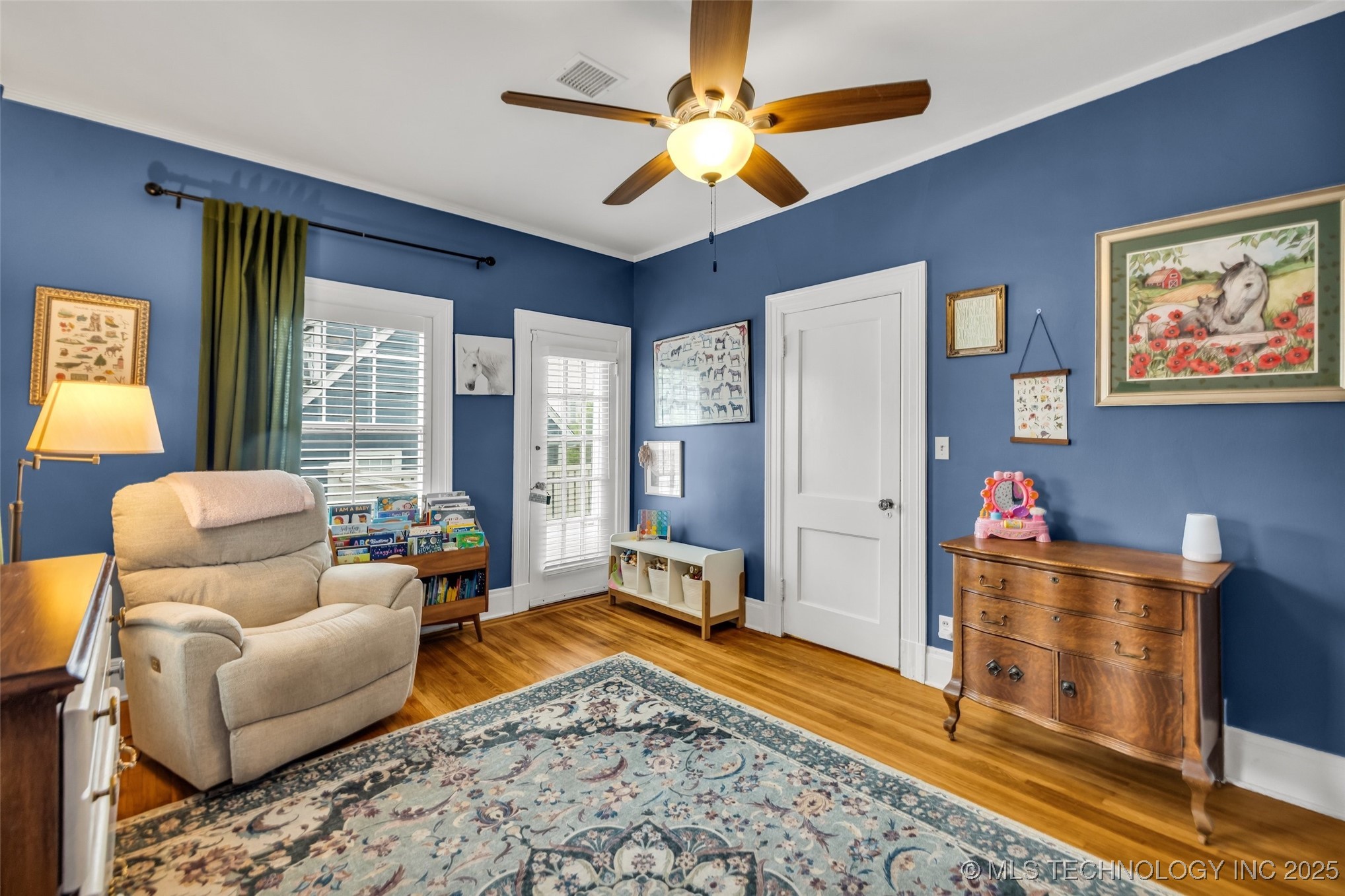 1006 E 17th Place