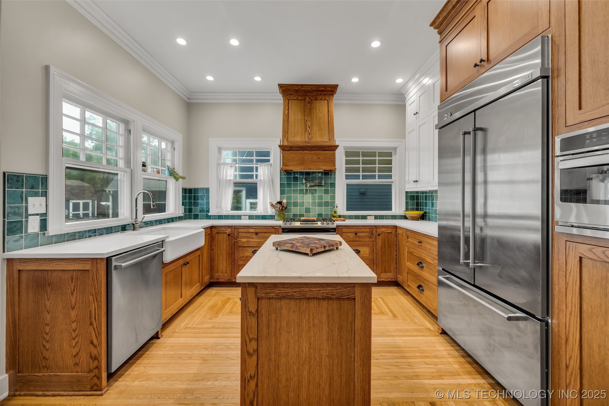 1006 E 17th Place