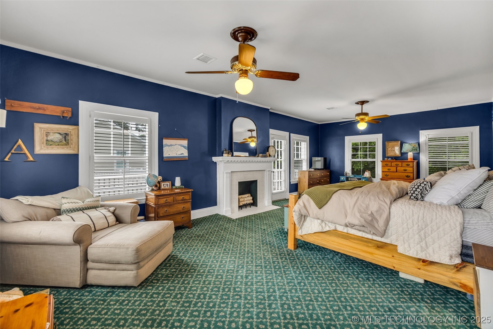 1006 E 17th Place
