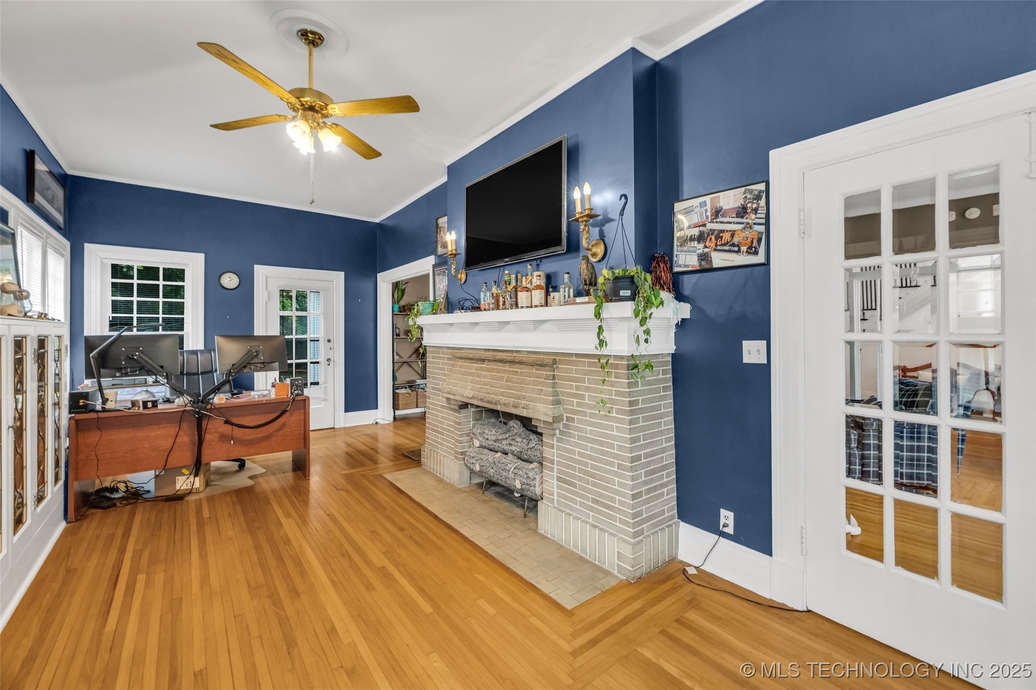 1006 E 17th Place