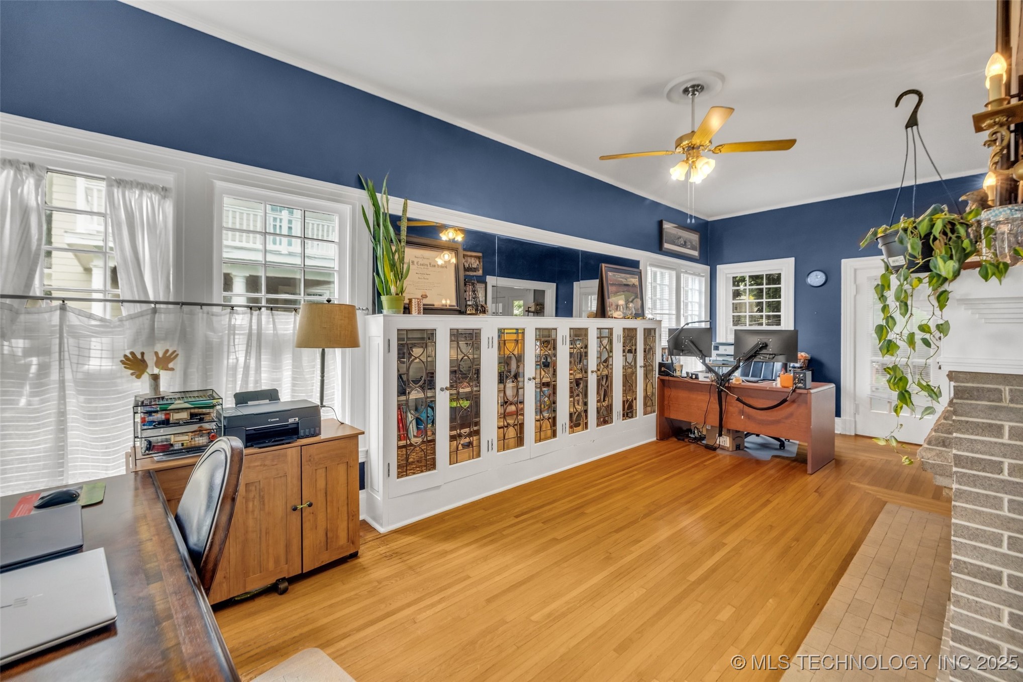 1006 E 17th Place