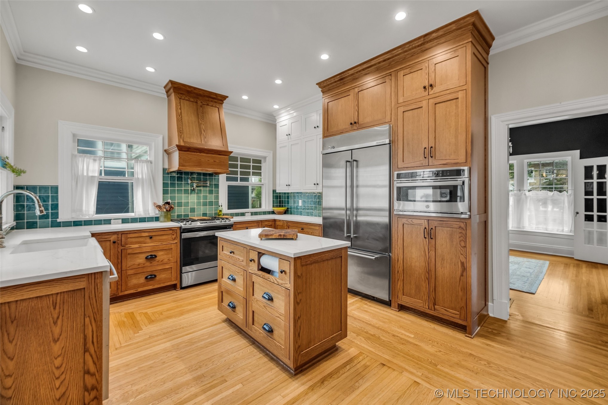 1006 E 17th Place