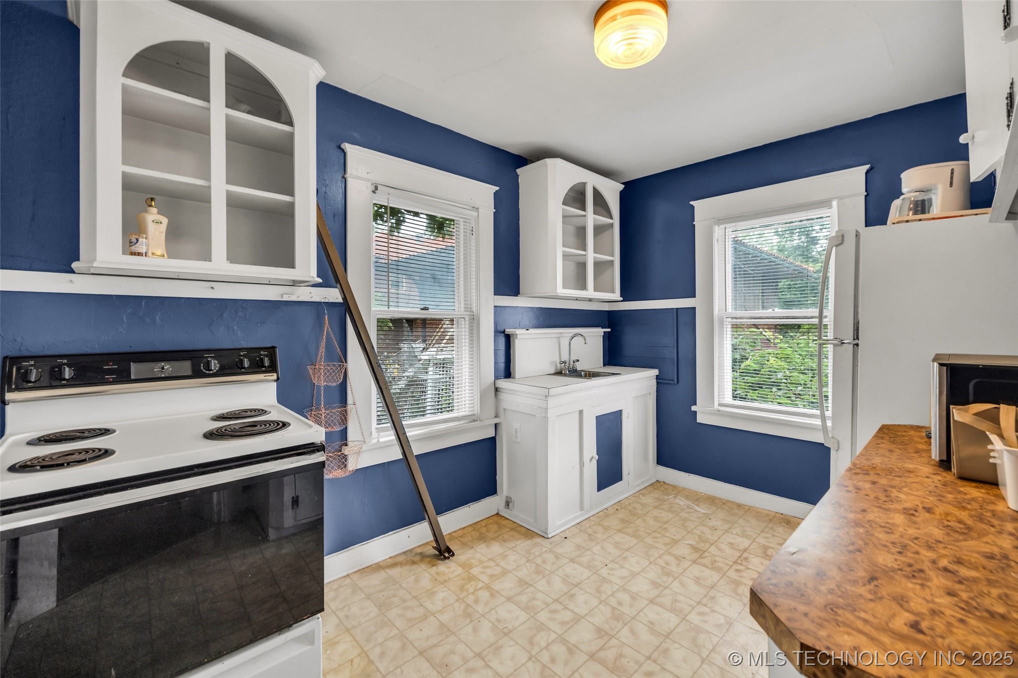 1006 E 17th Place