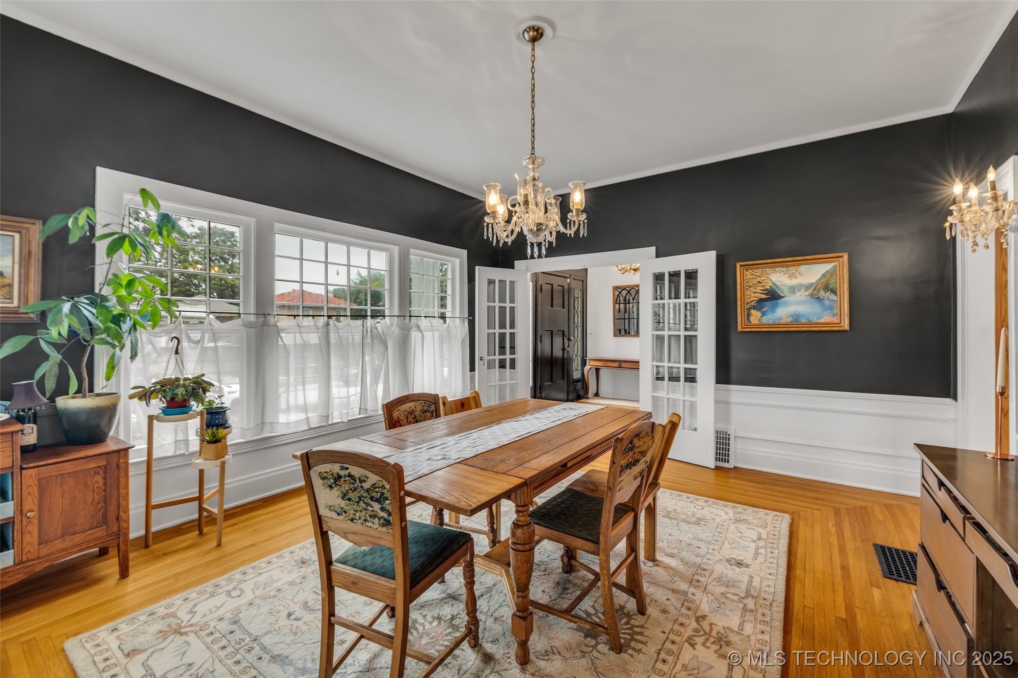 1006 E 17th Place