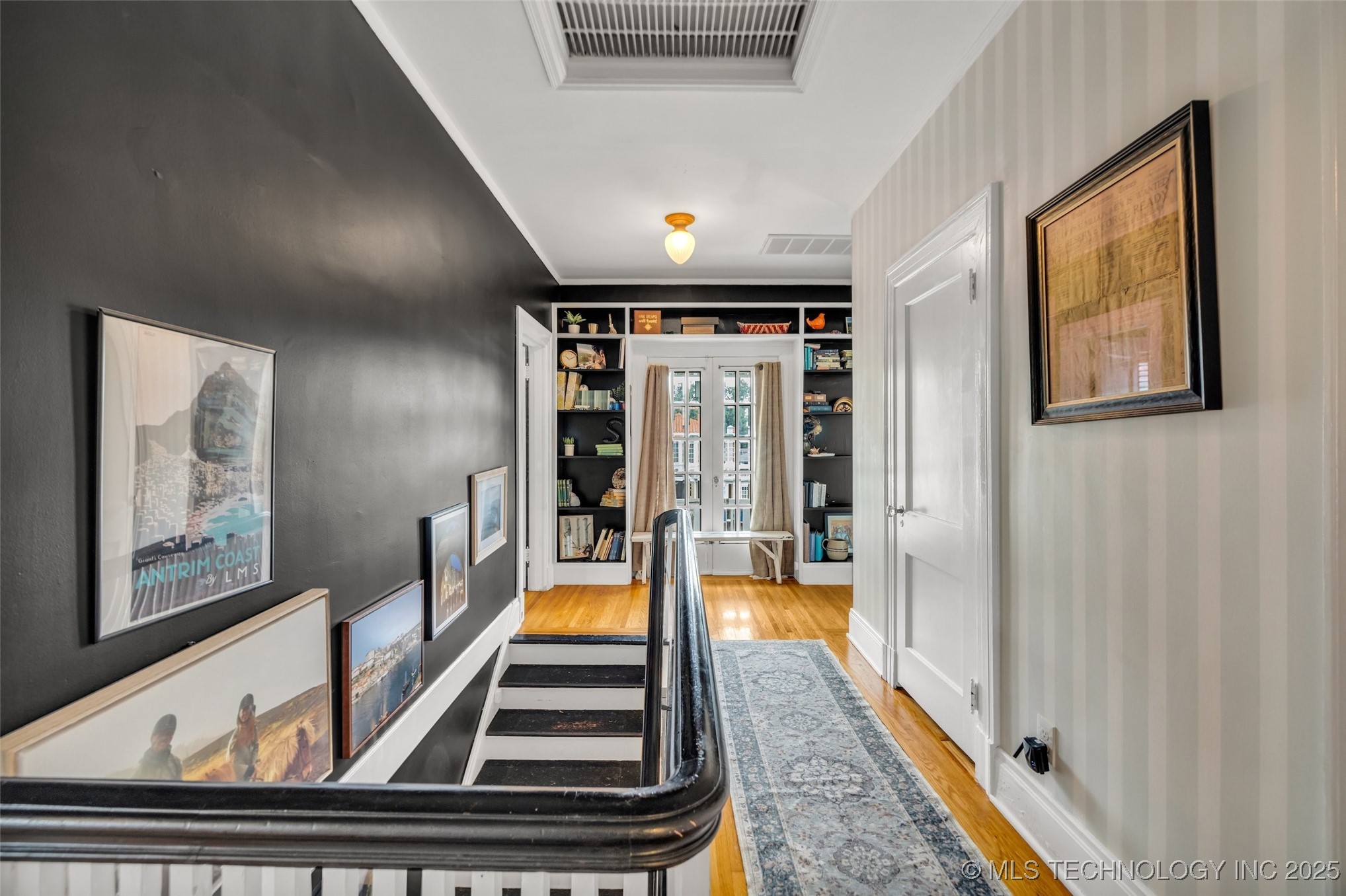 1006 E 17th Place