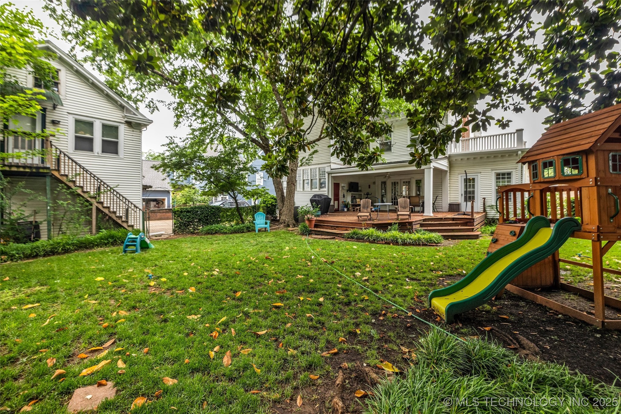1006 E 17th Place