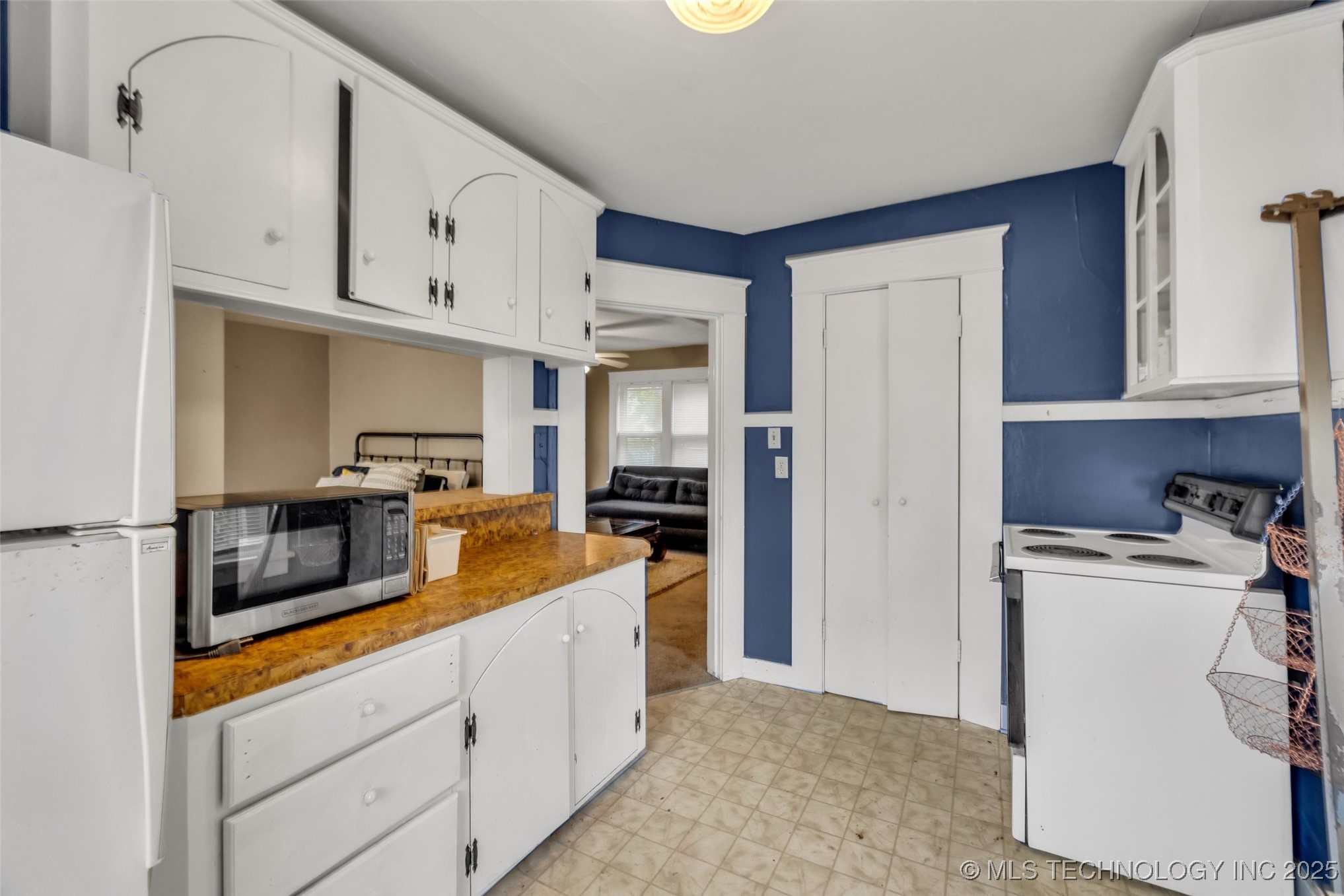 1006 E 17th Place