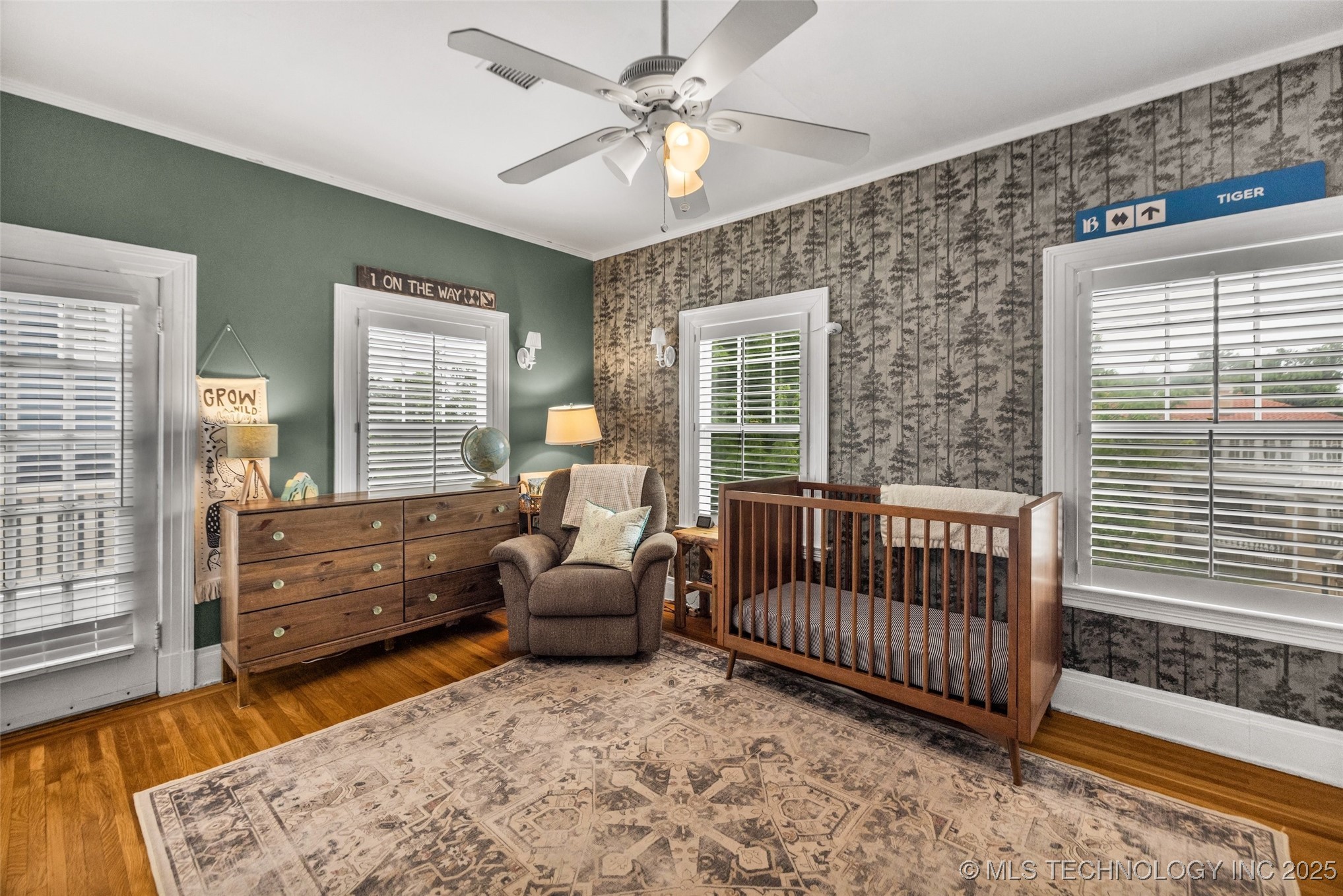 1006 E 17th Place