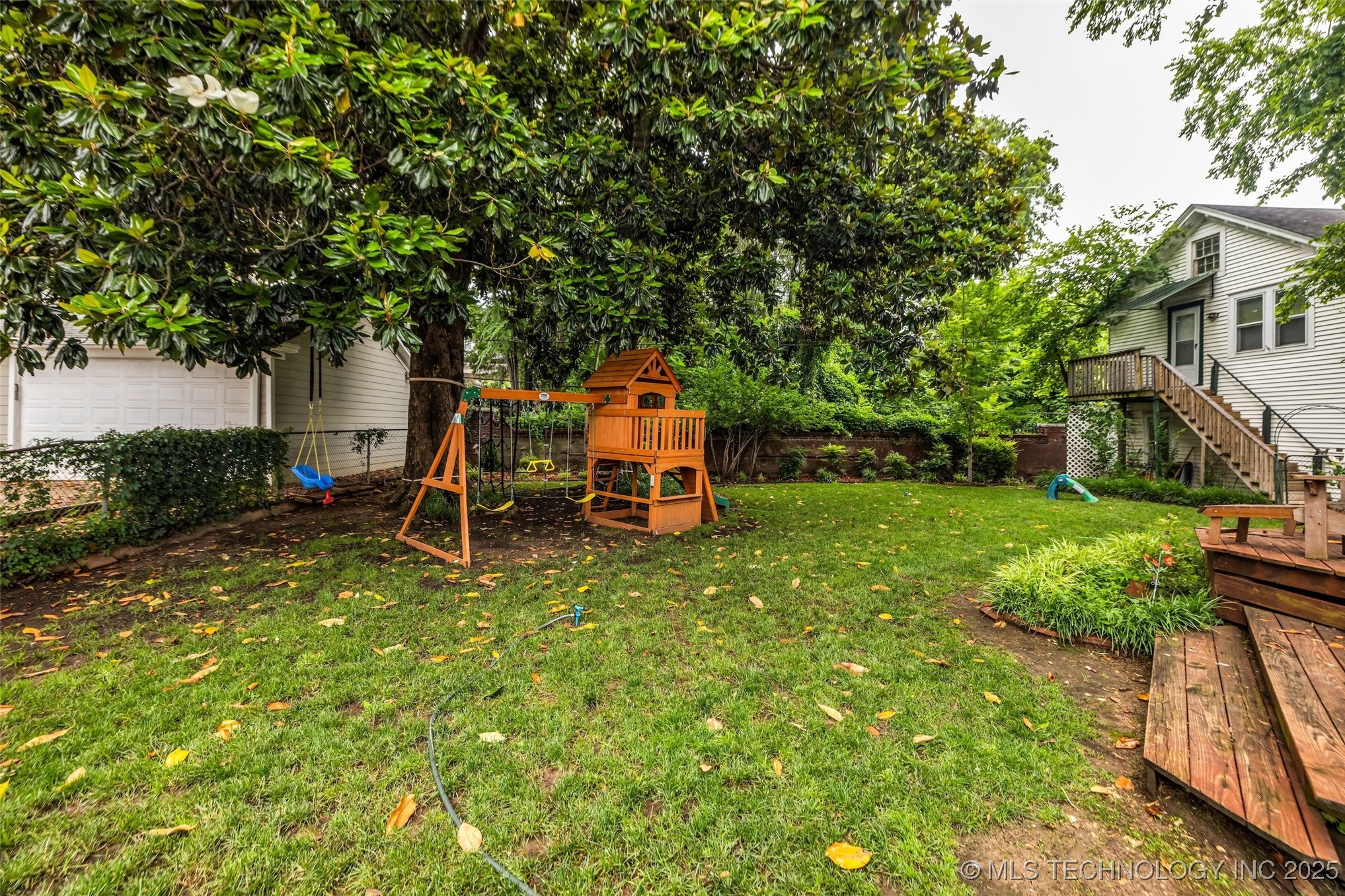 1006 E 17th Place