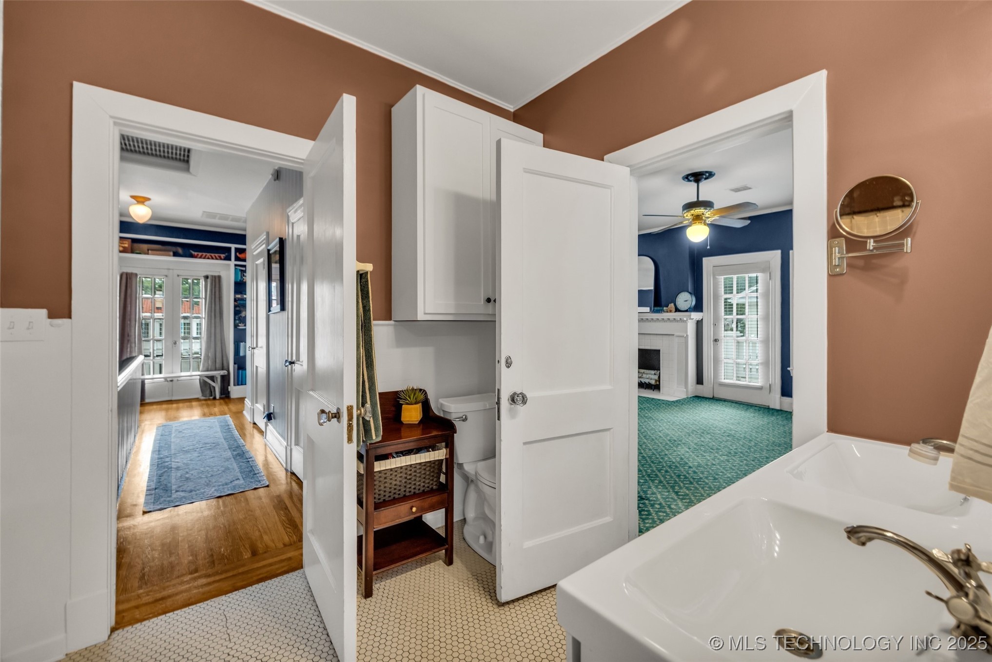 1006 E 17th Place