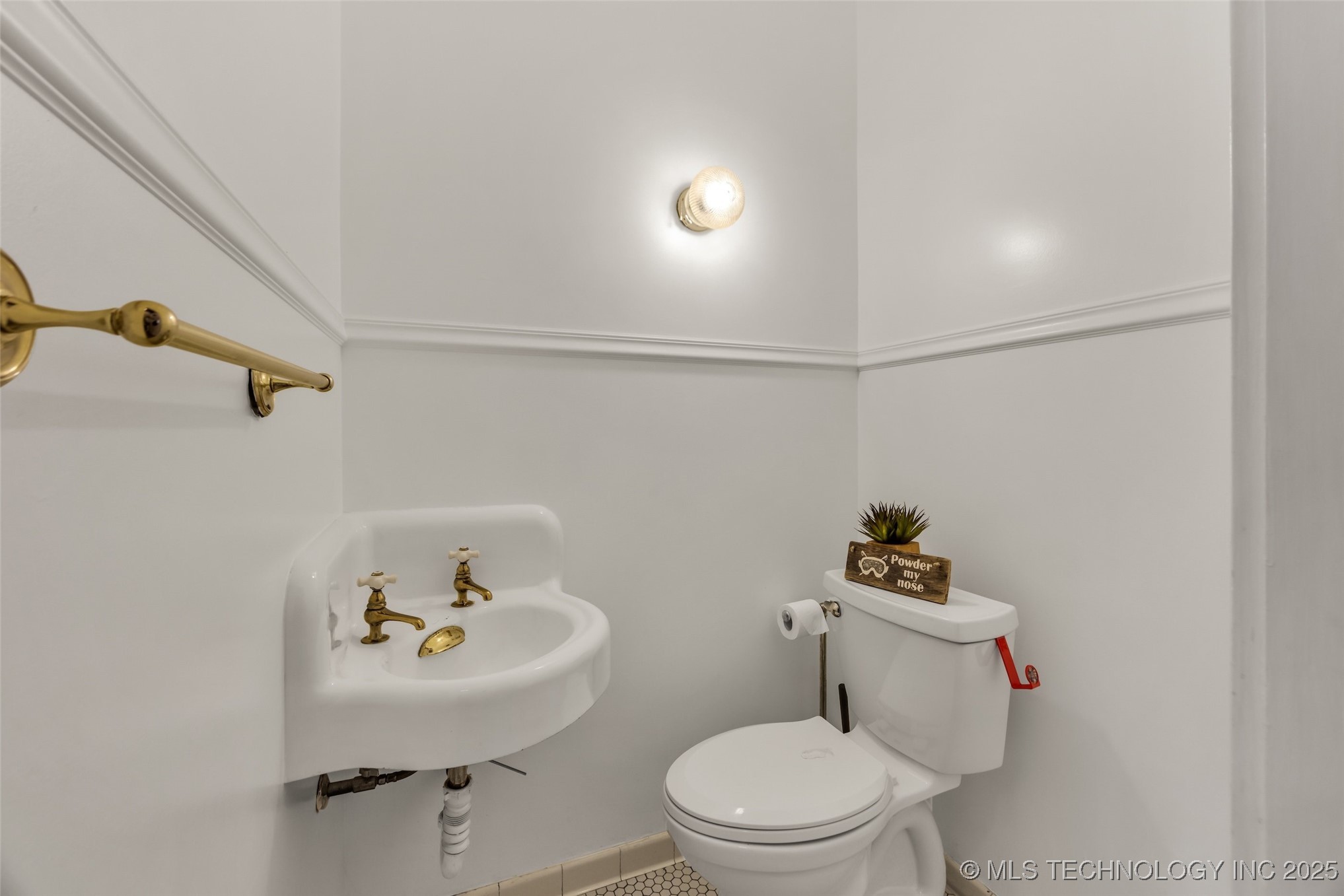 1006 E 17th Place