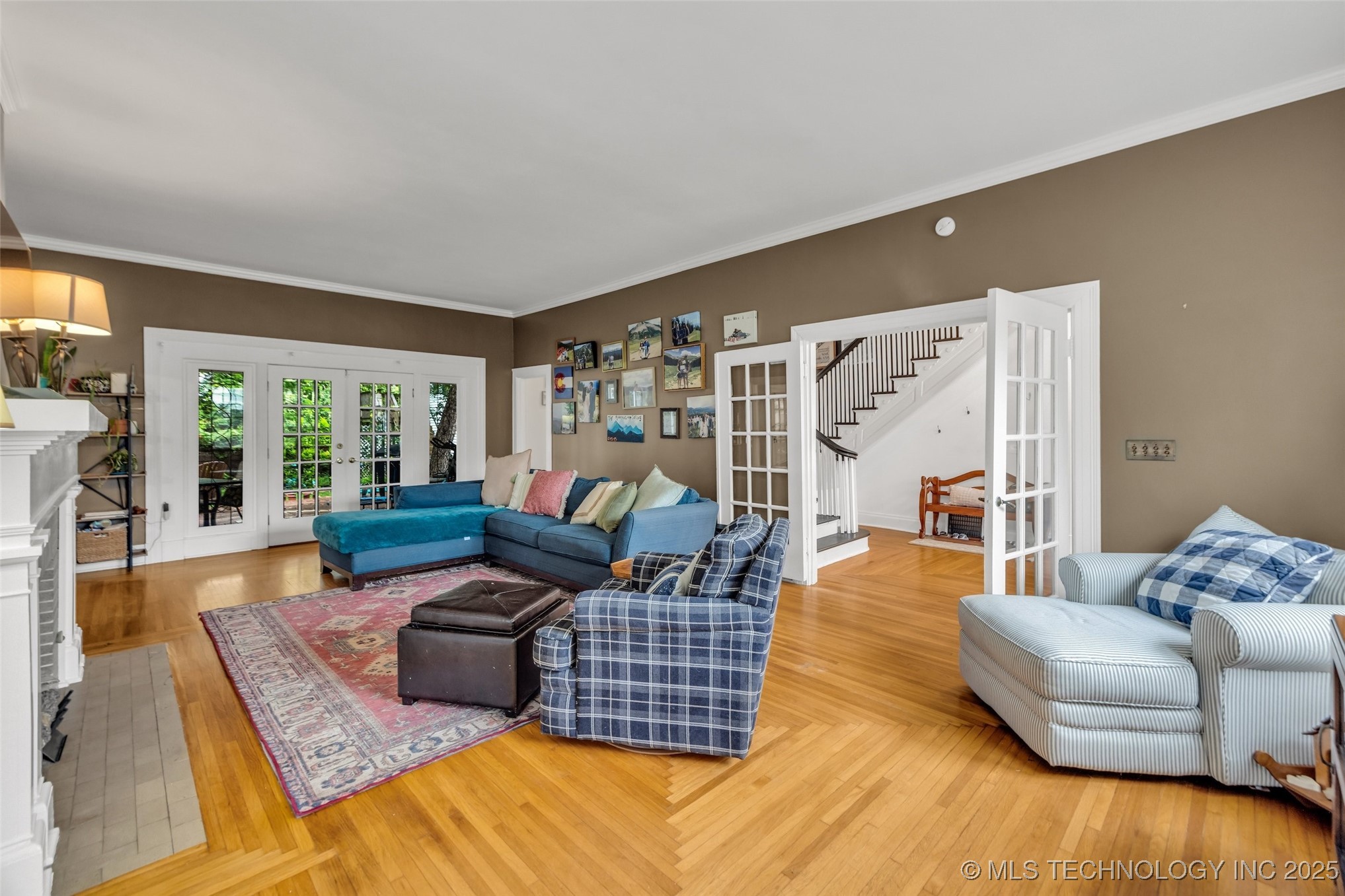 1006 E 17th Place