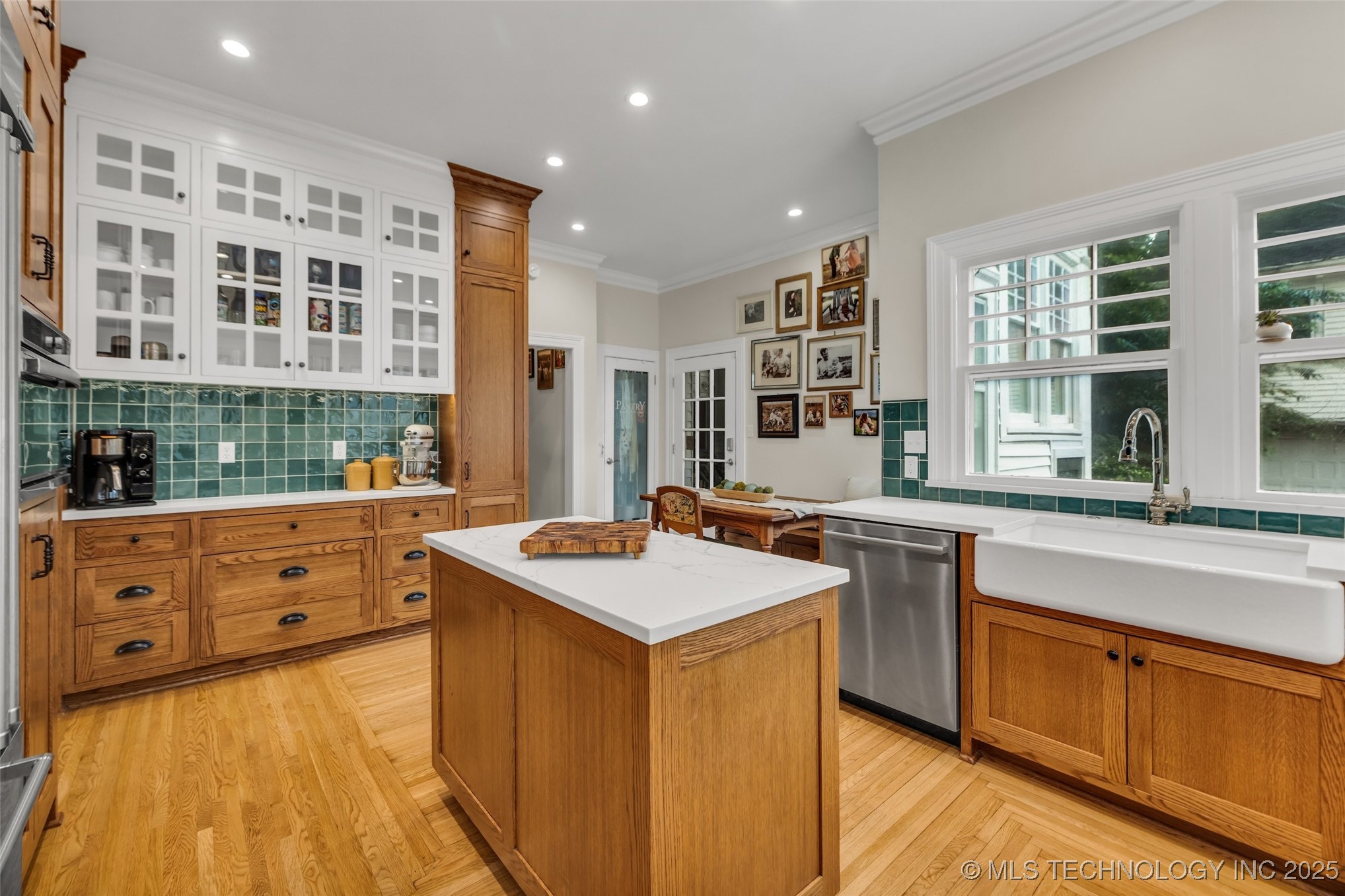 1006 E 17th Place