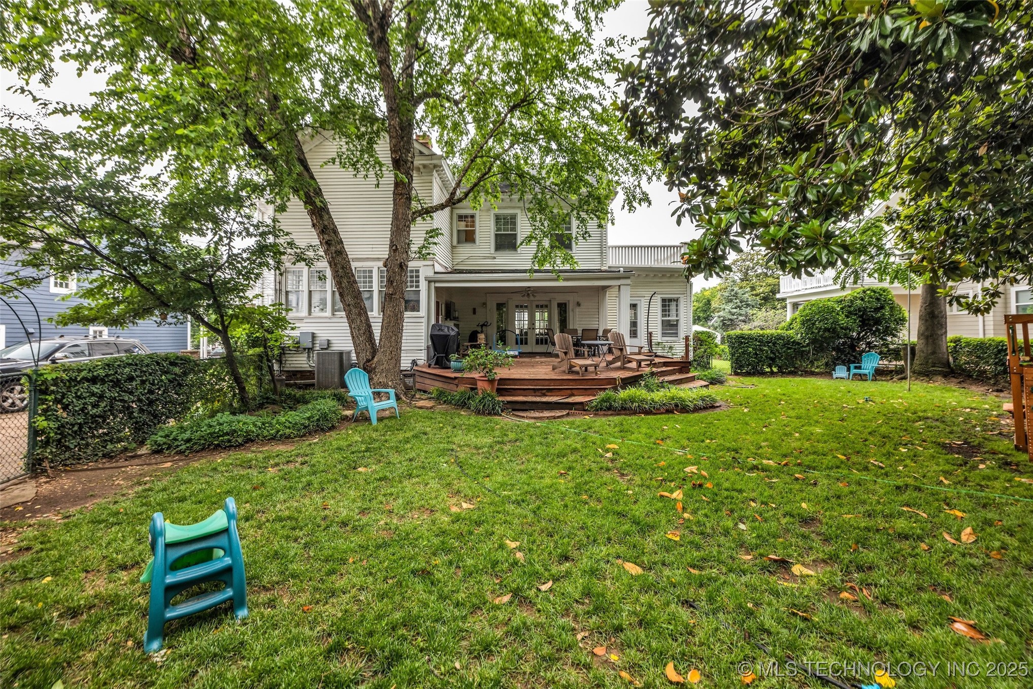 1006 E 17th Place