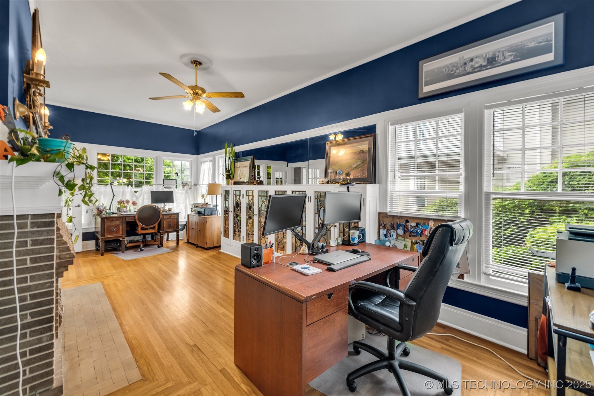 1006 E 17th Place
