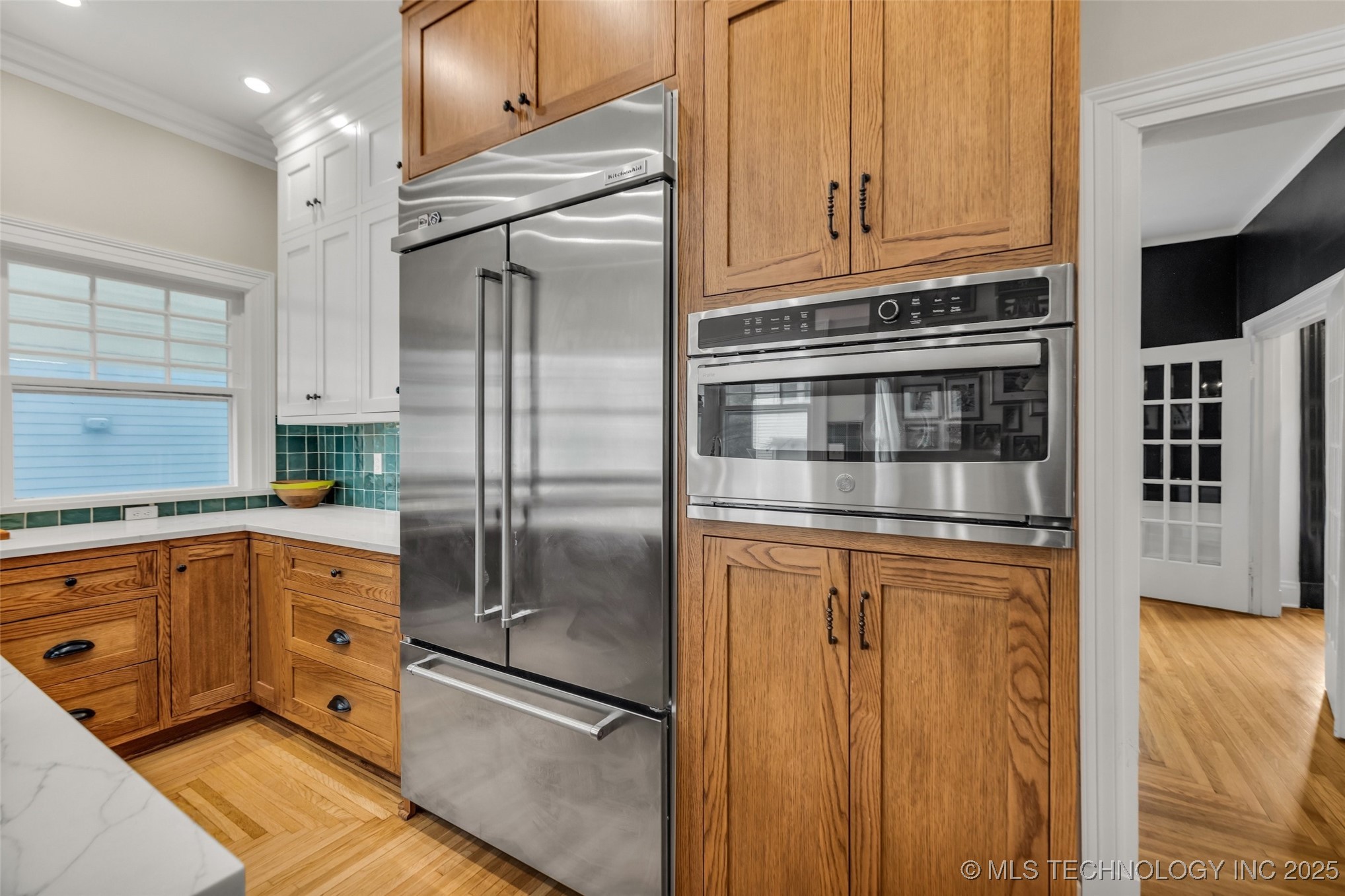 1006 E 17th Place