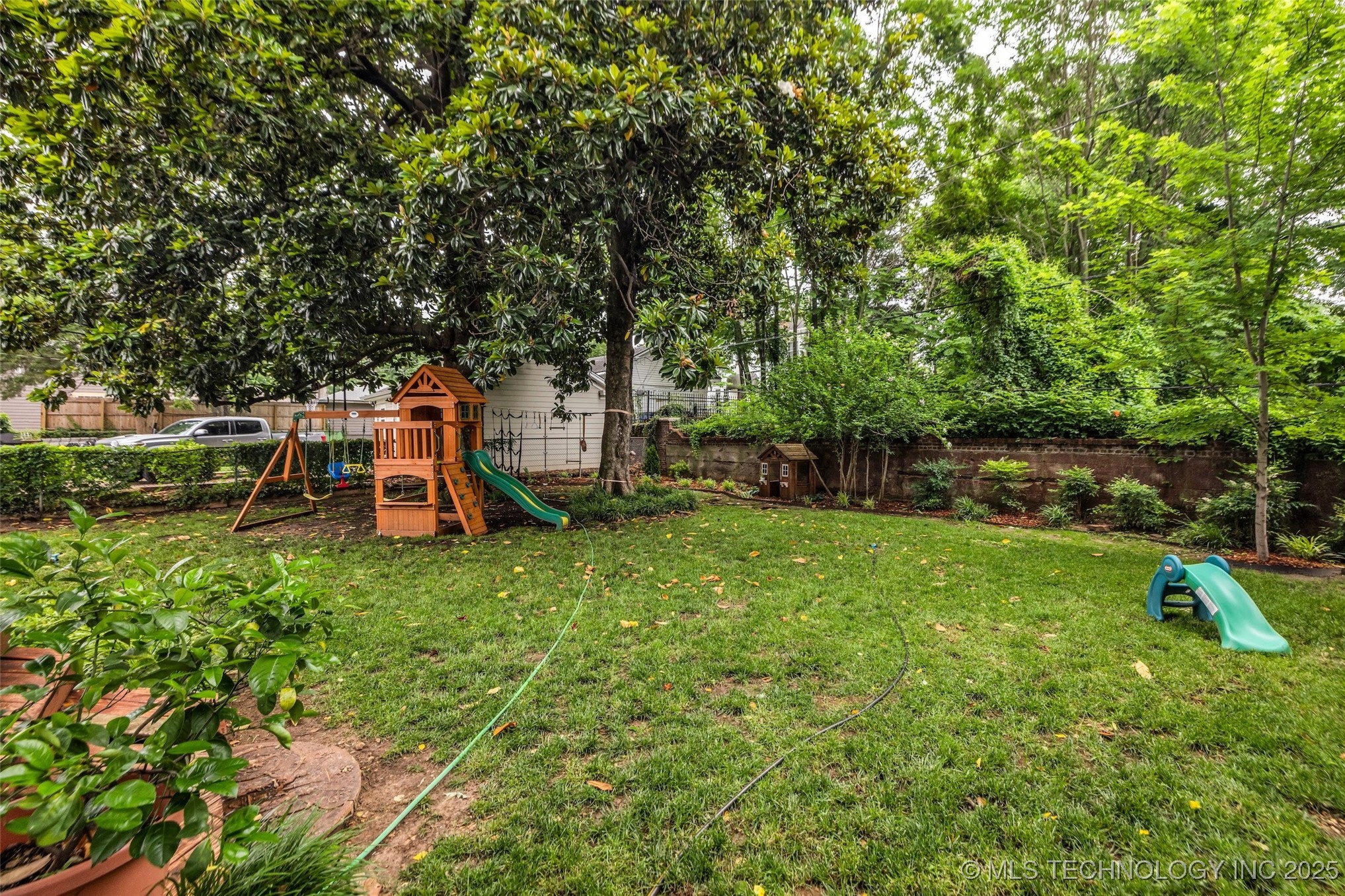 1006 E 17th Place