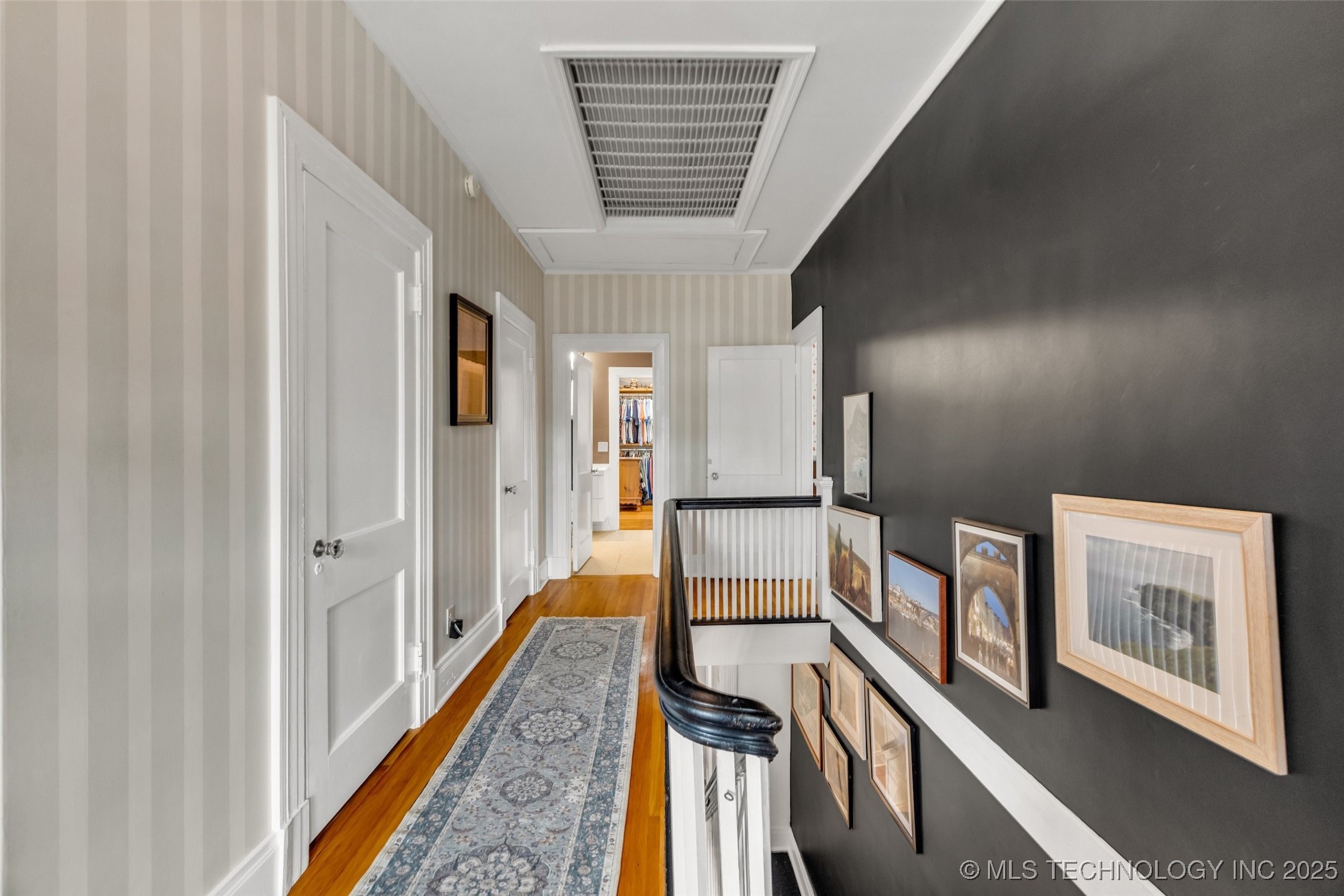 1006 E 17th Place