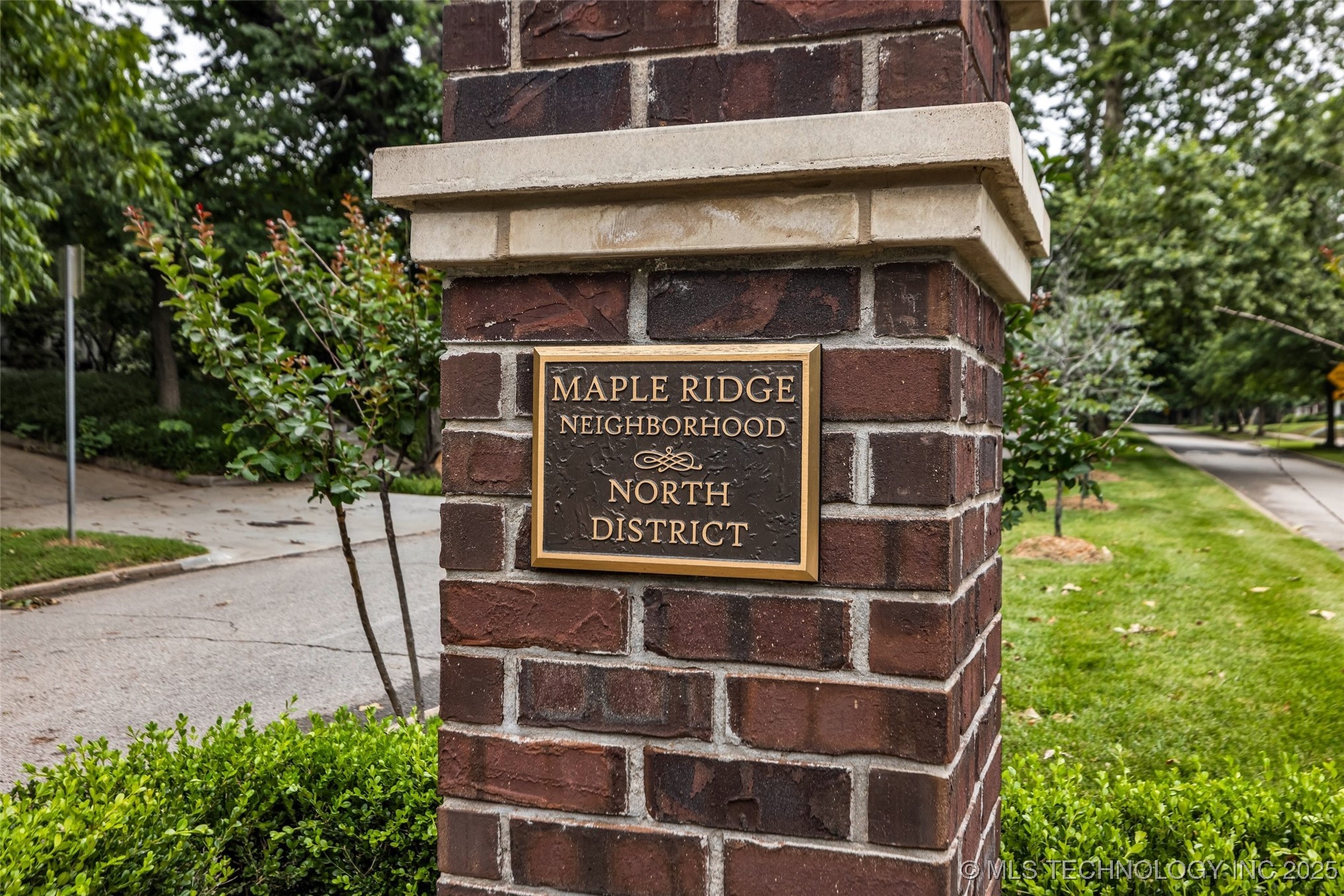 1006 E 17th Place