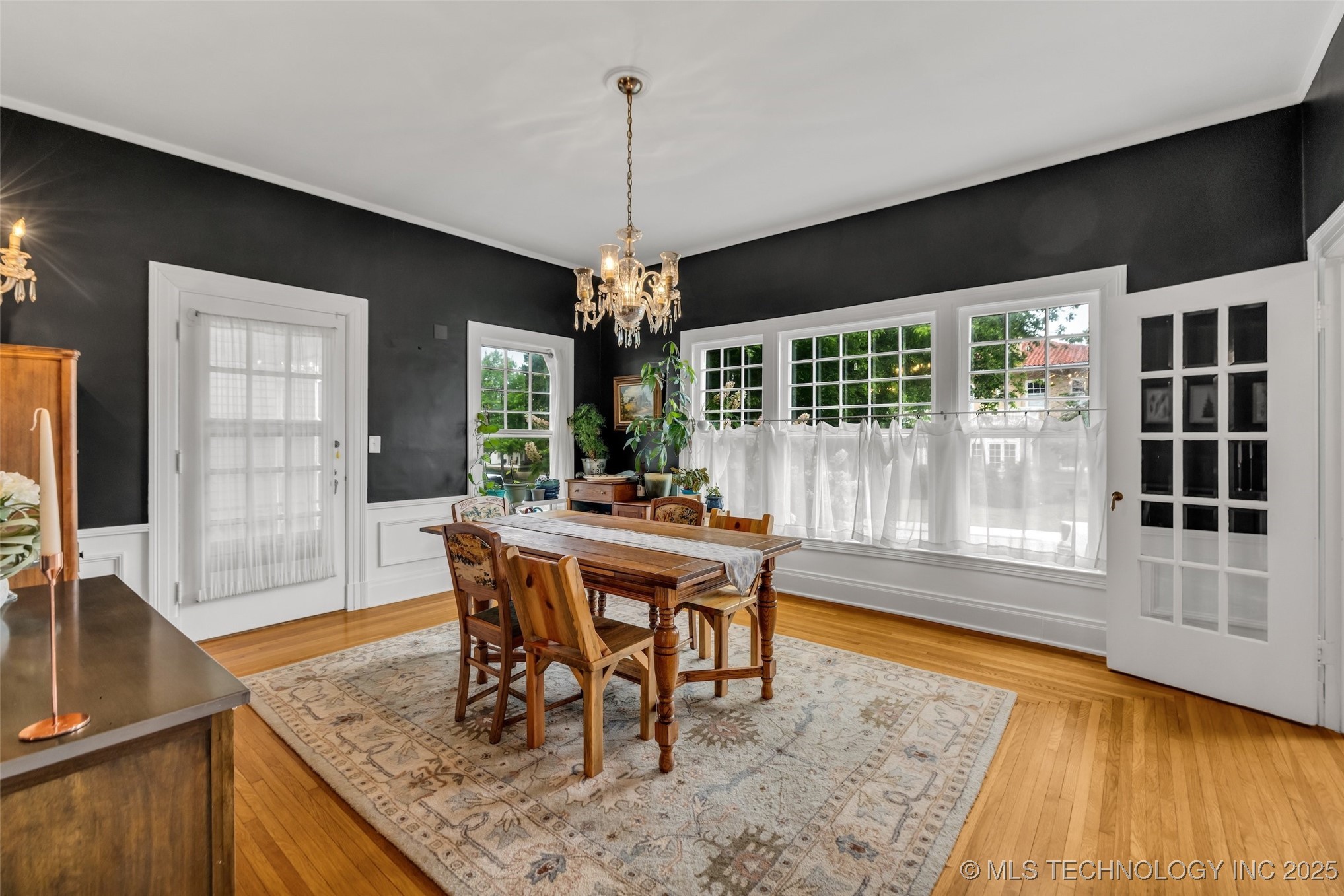 1006 E 17th Place