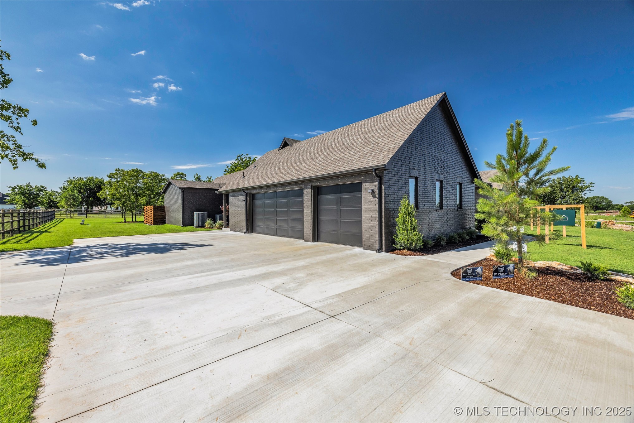 17624 E White Tail Cove