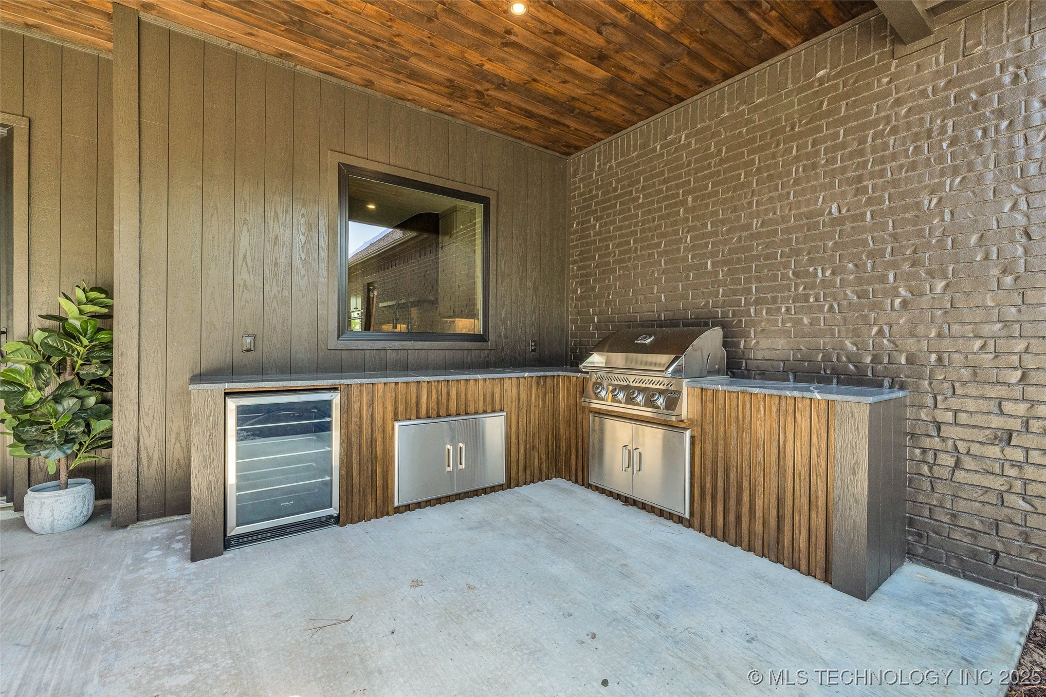 17624 E White Tail Cove