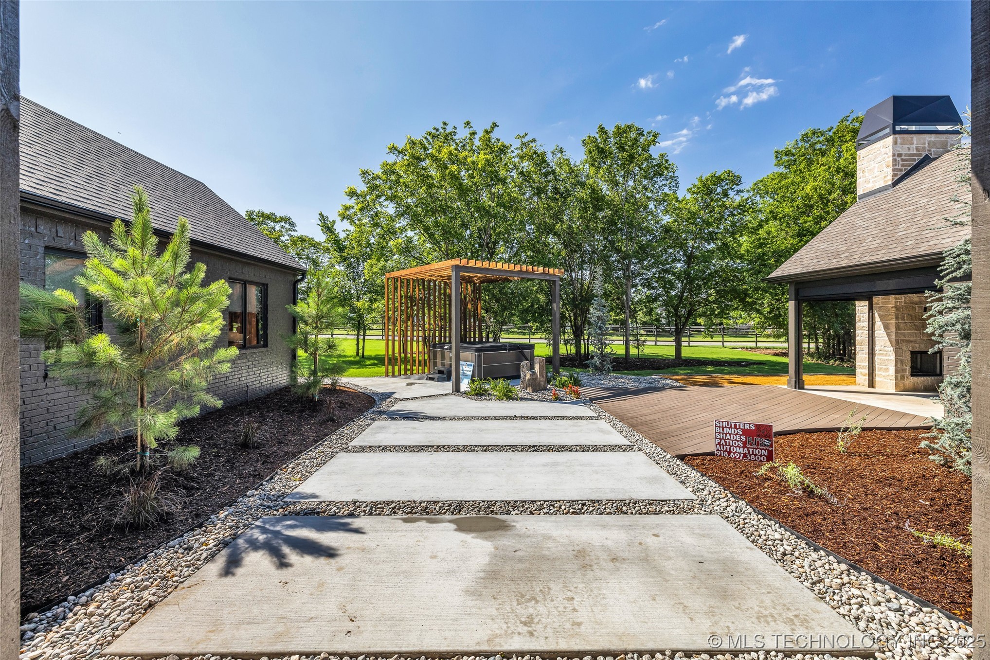 17624 E White Tail Cove