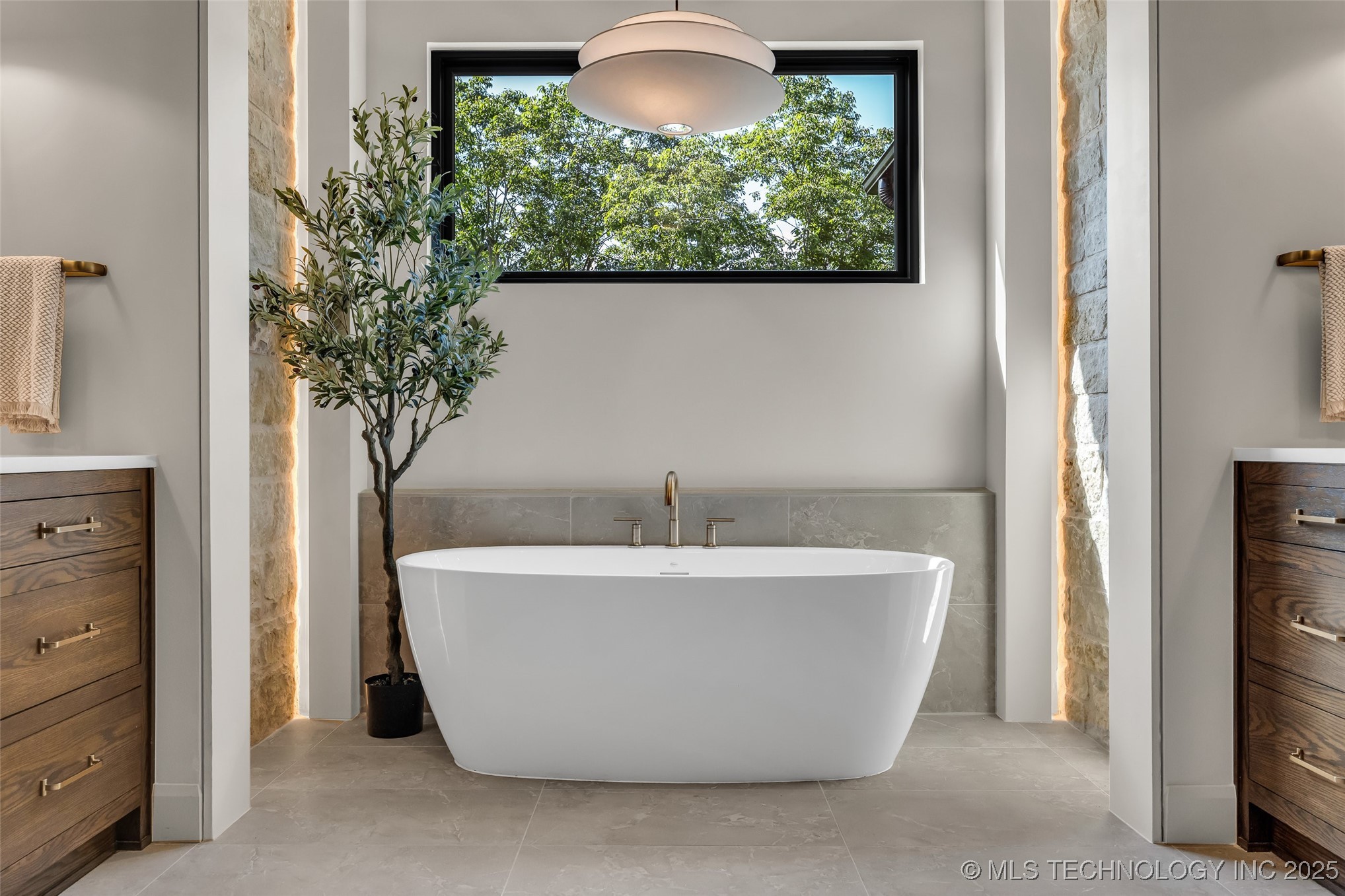 17624 E White Tail Cove