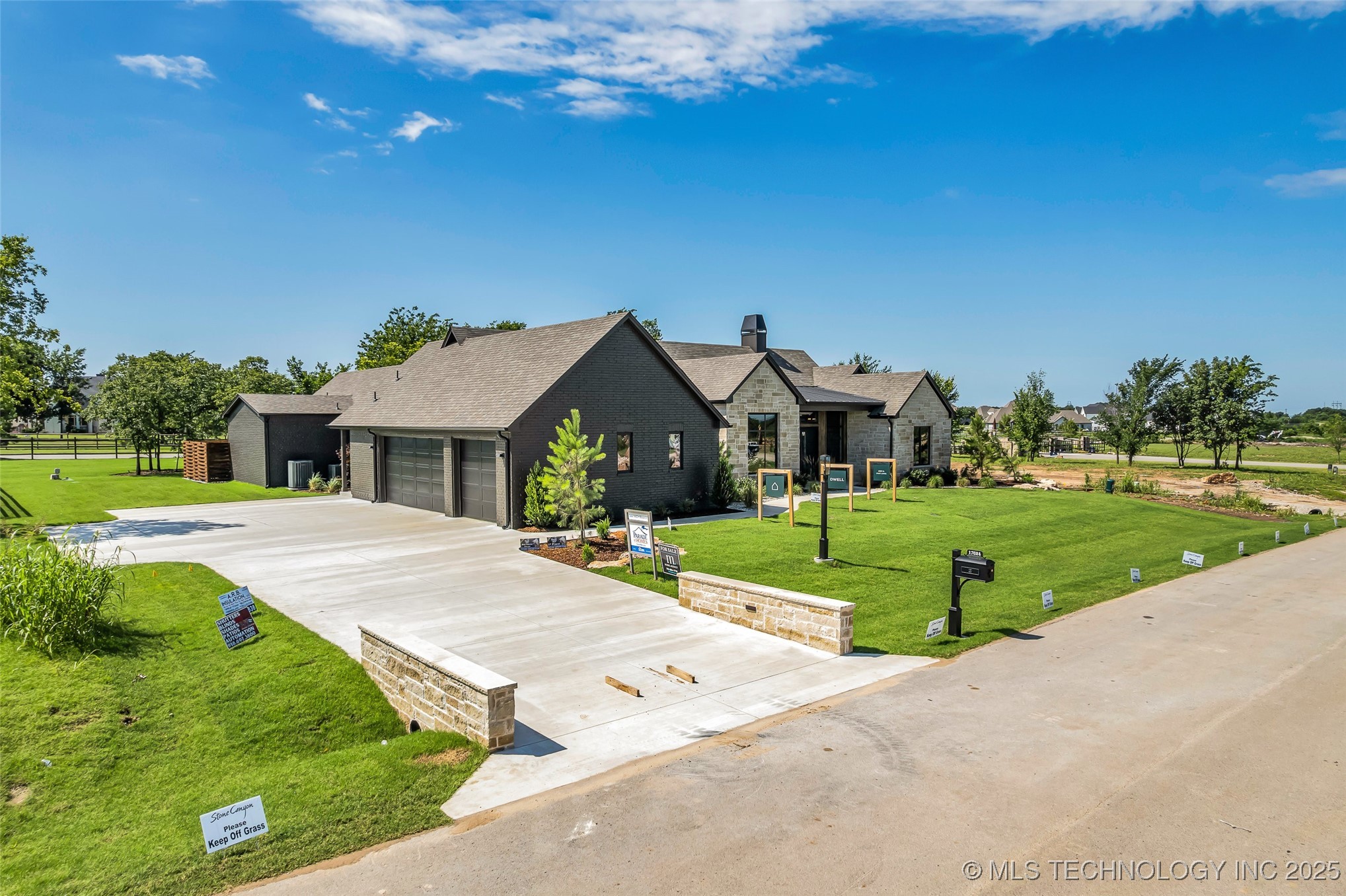 17624 E White Tail Cove