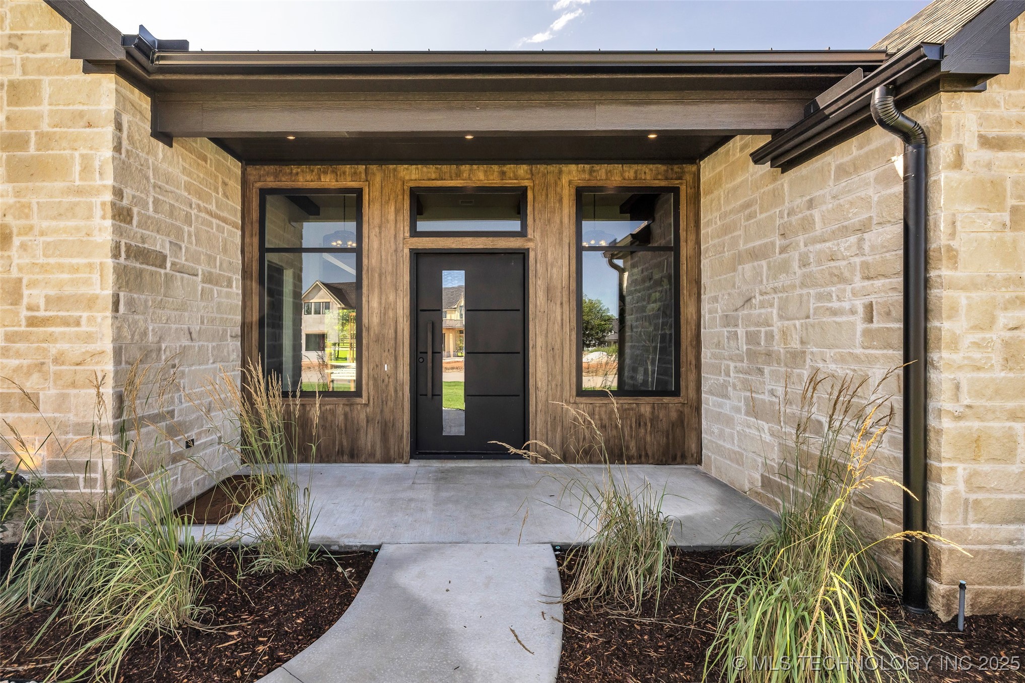 17624 E White Tail Cove