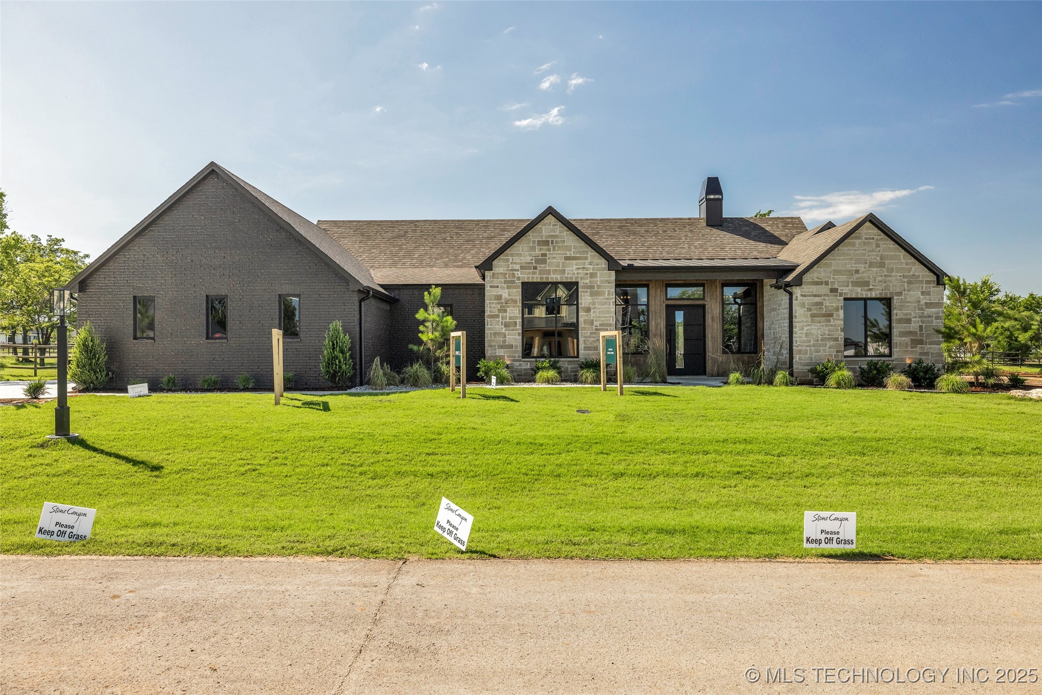 17624 E White Tail Cove