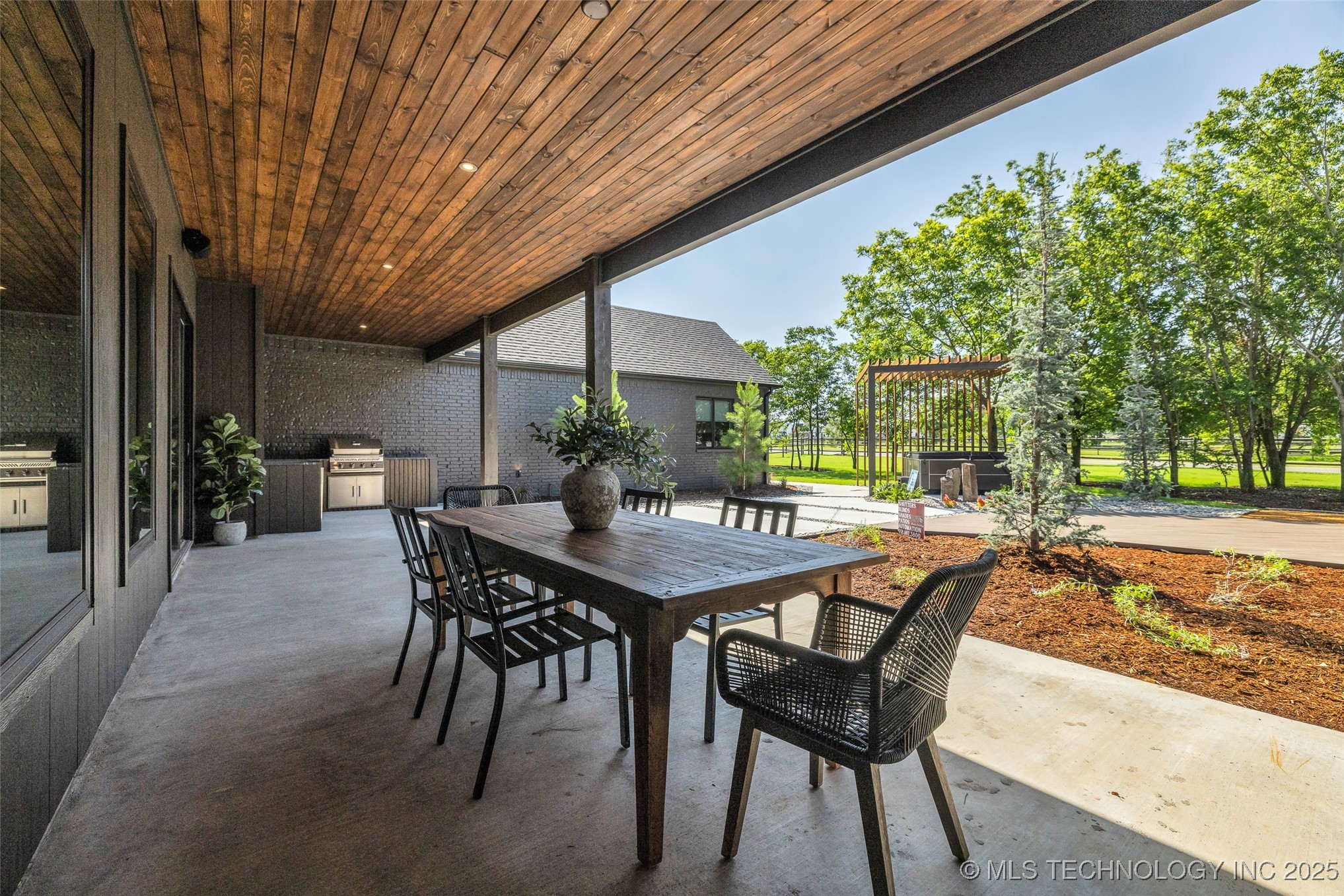 17624 E White Tail Cove