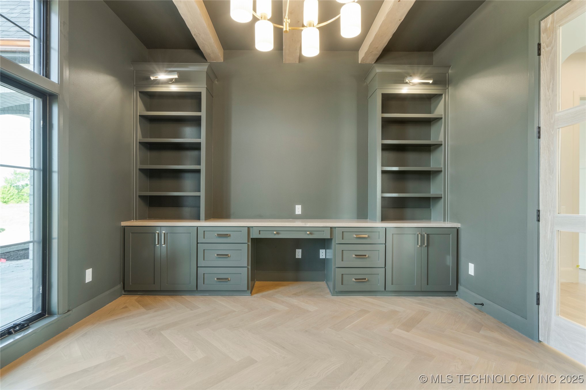 4867 W 201st Street S