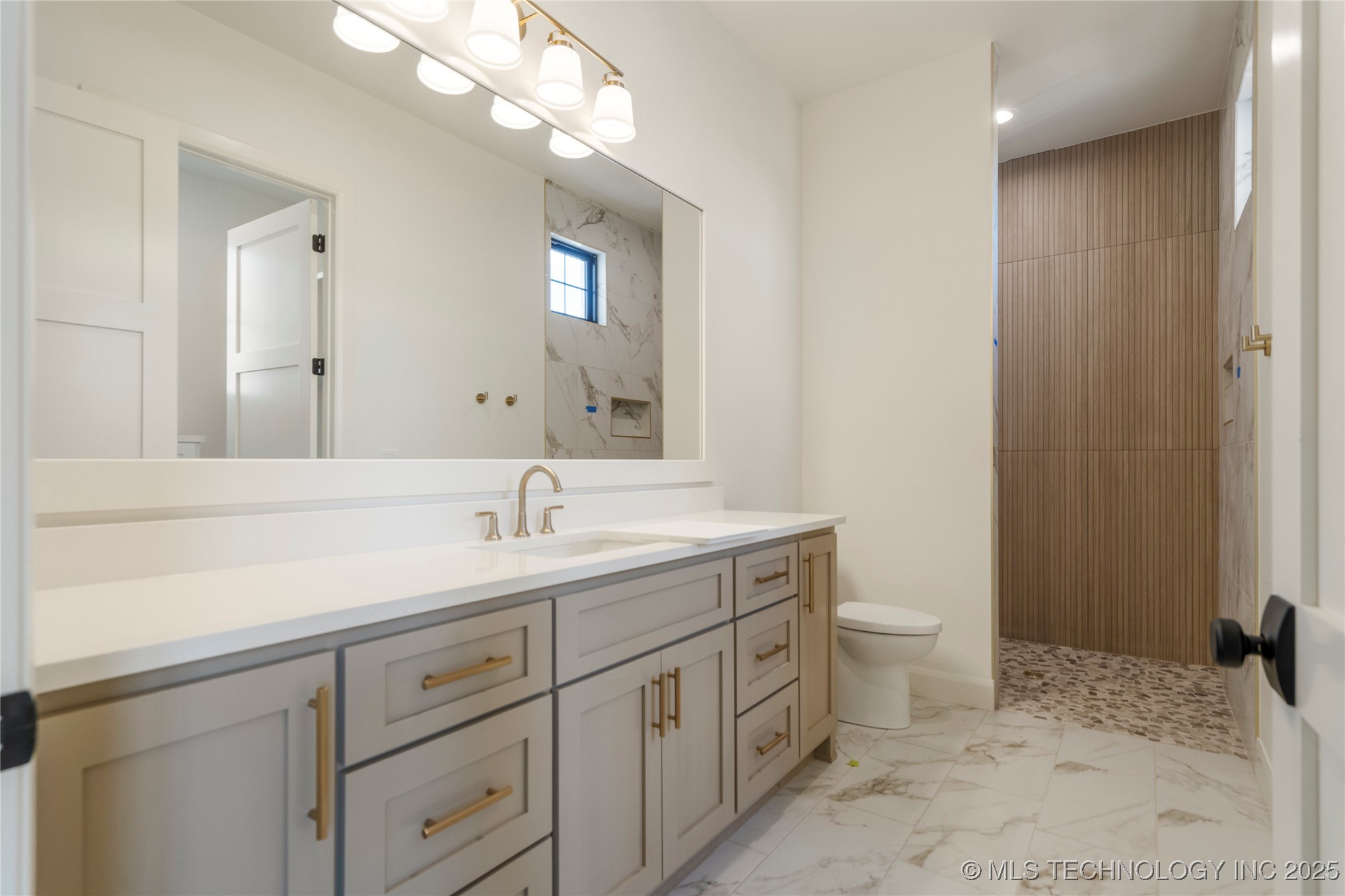 4867 W 201st Street S