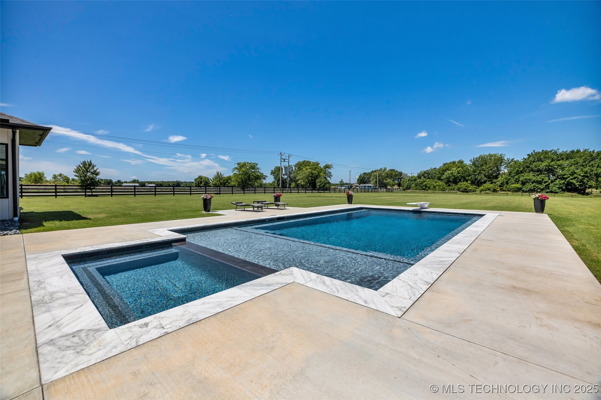 17076 S 31st East Avenue