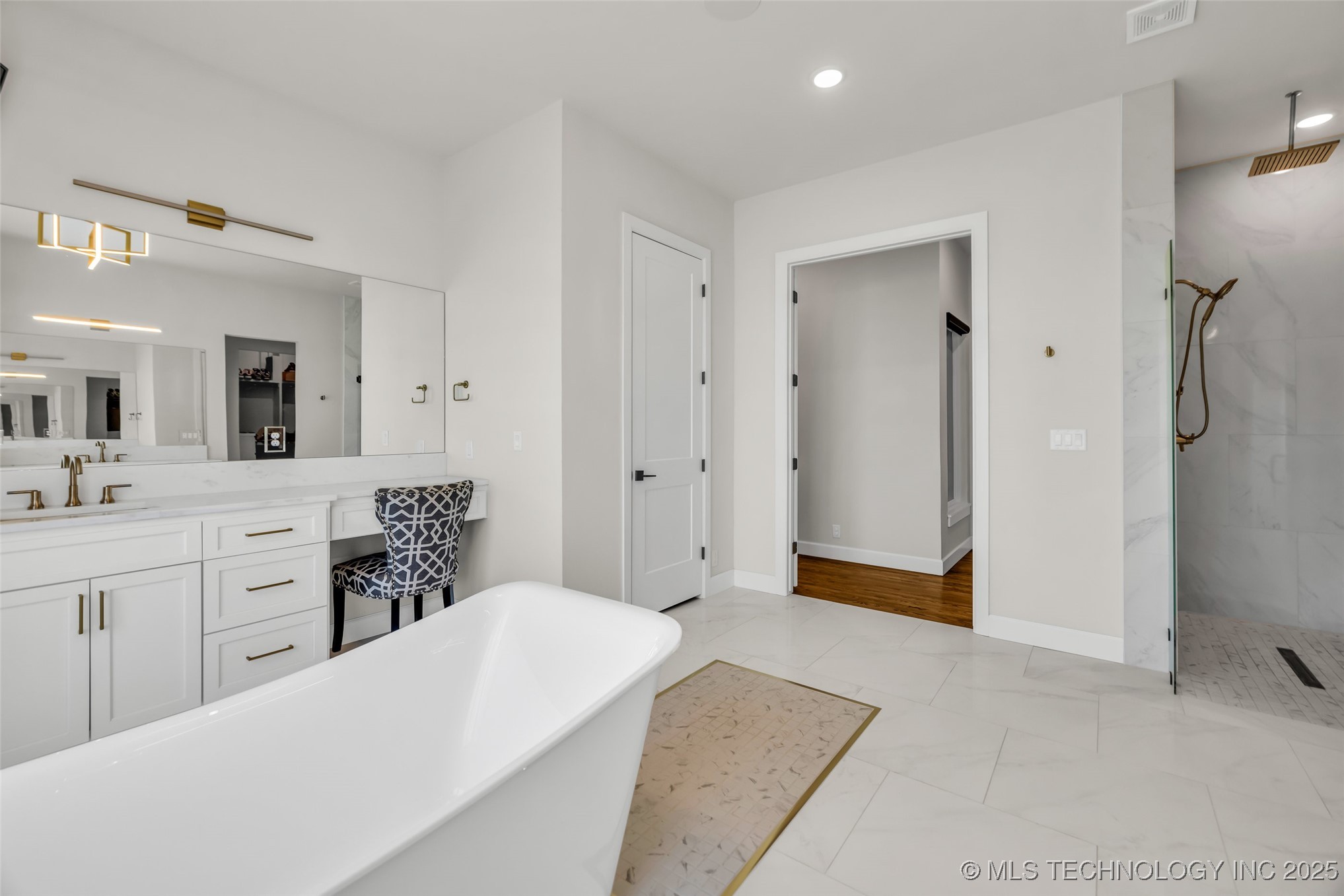 17076 S 31st East Avenue