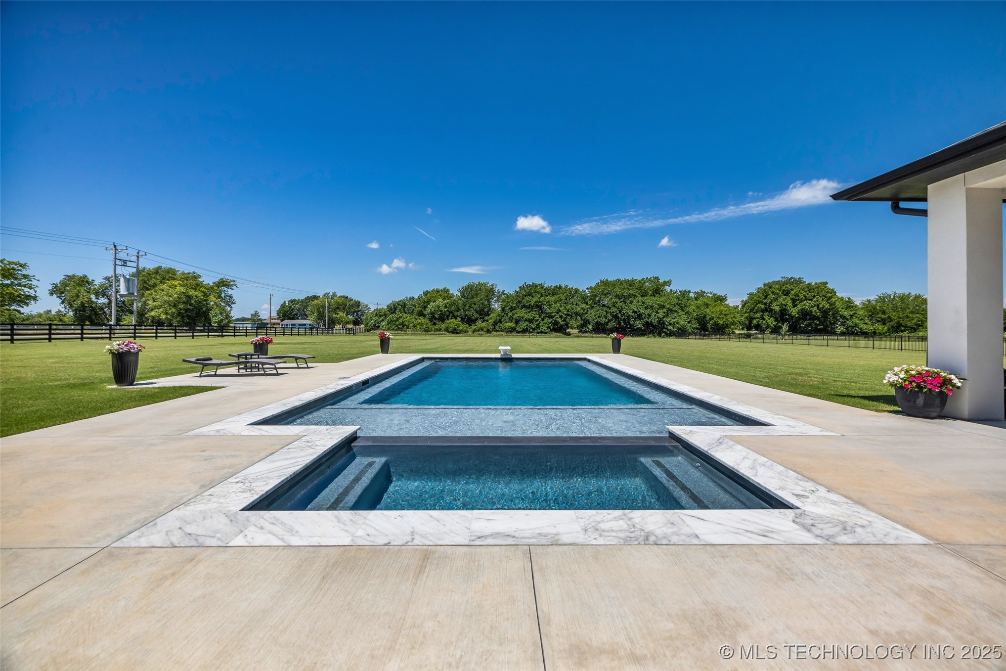 17076 S 31st East Avenue