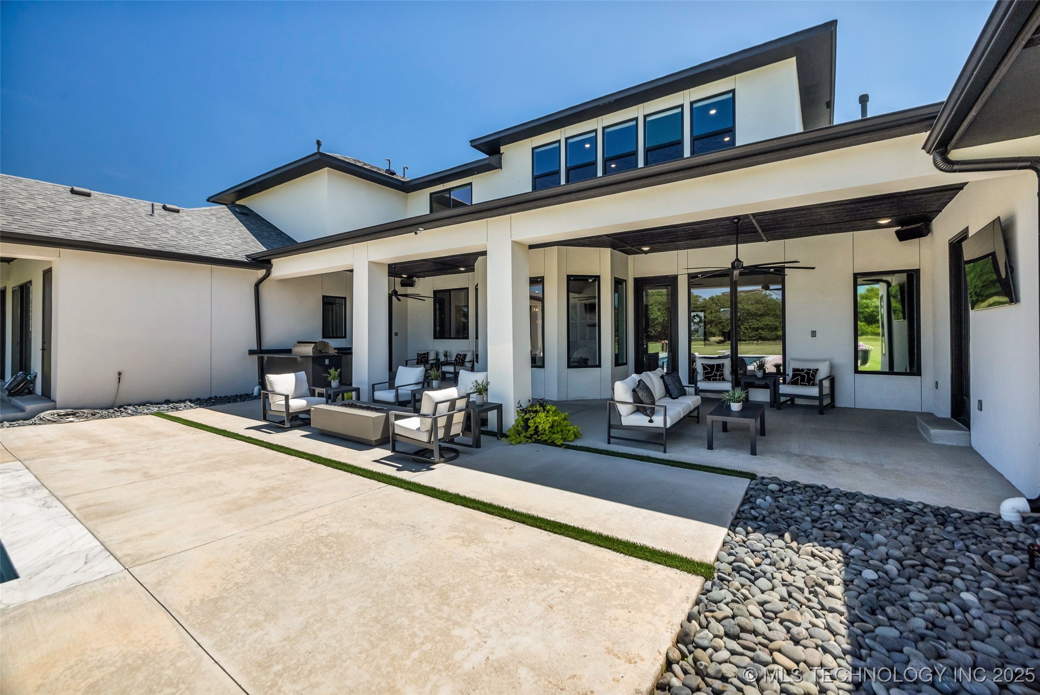 17076 S 31st East Avenue