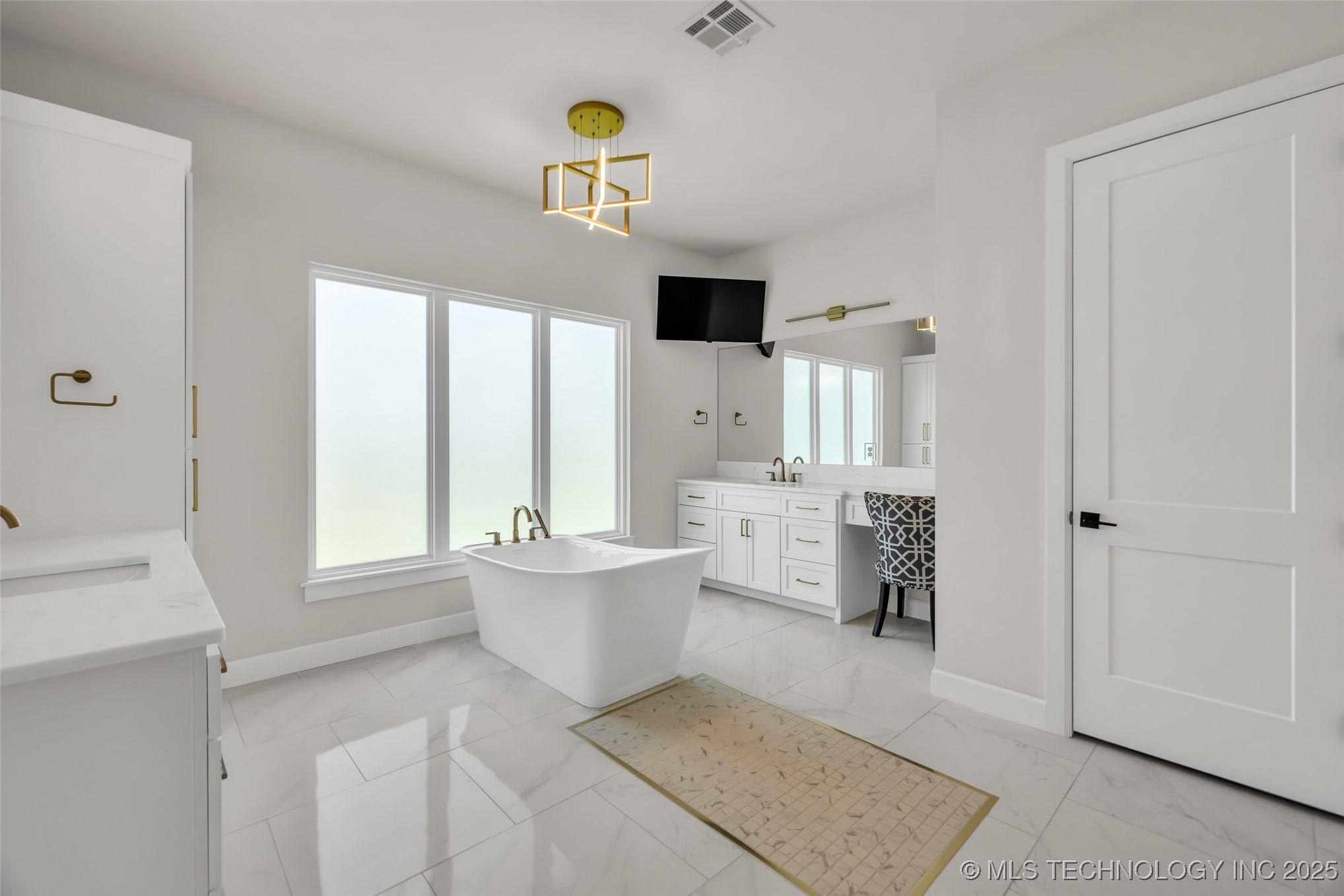 17076 S 31st East Avenue