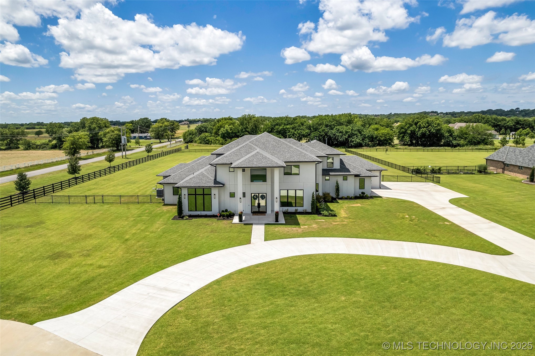 17076 S 31st East Avenue