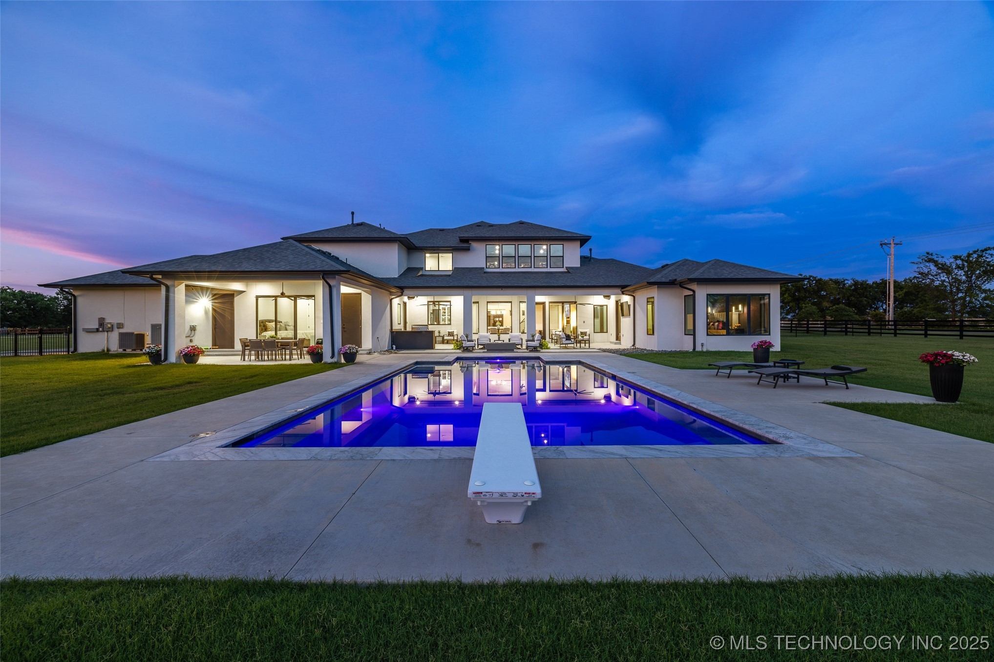 17076 S 31st East Avenue