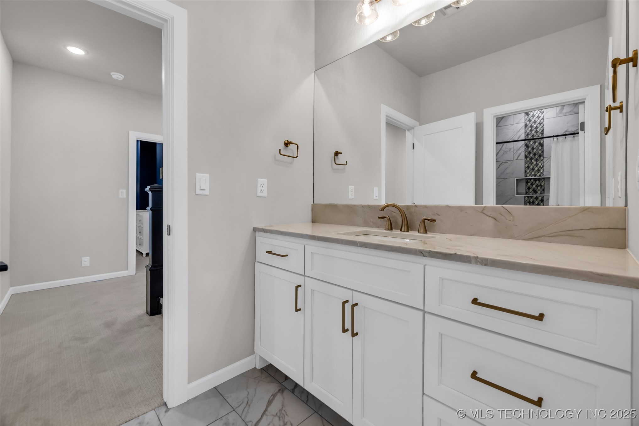 17076 S 31st East Avenue