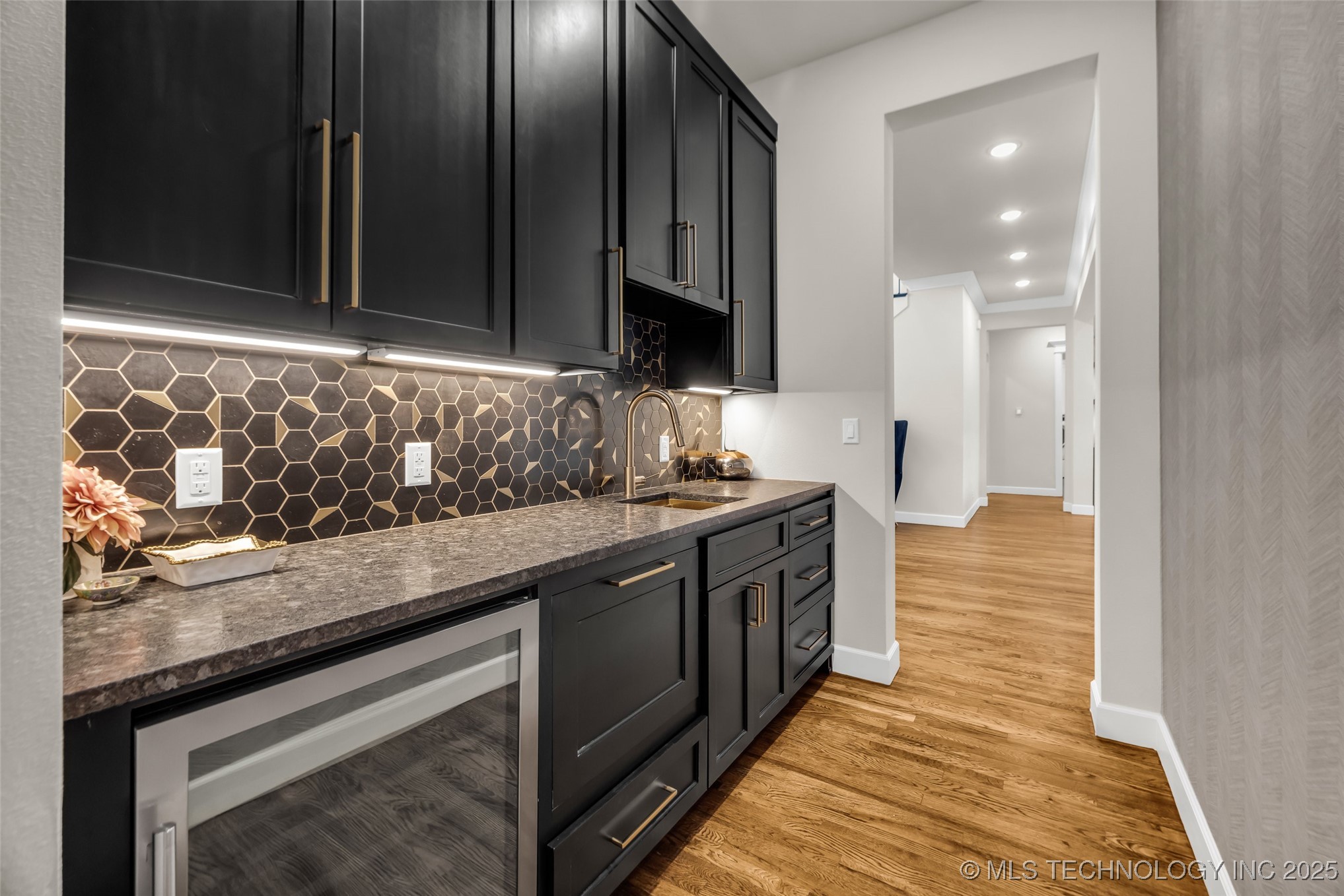 17076 S 31st East Avenue